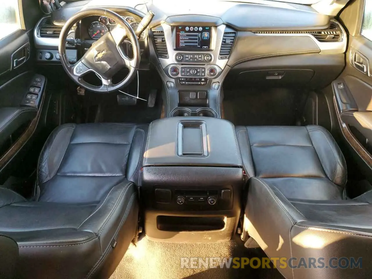 8 Photograph of a damaged car 1GNSKHKC2KR346694 CHEVROLET SUBURBAN 2019