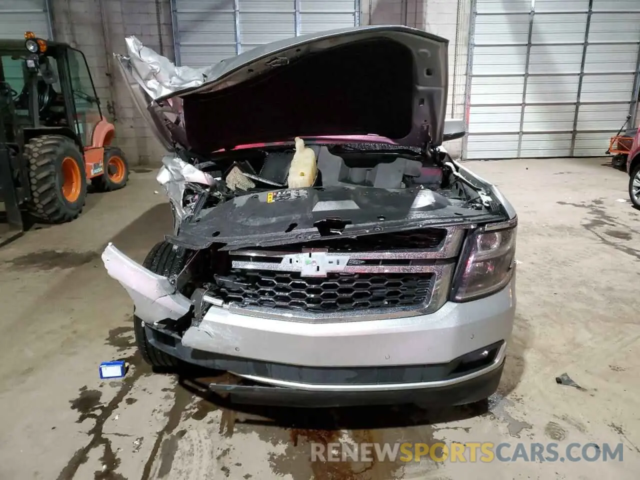 5 Photograph of a damaged car 1GNSKHKC2KR367660 CHEVROLET SUBURBAN 2019