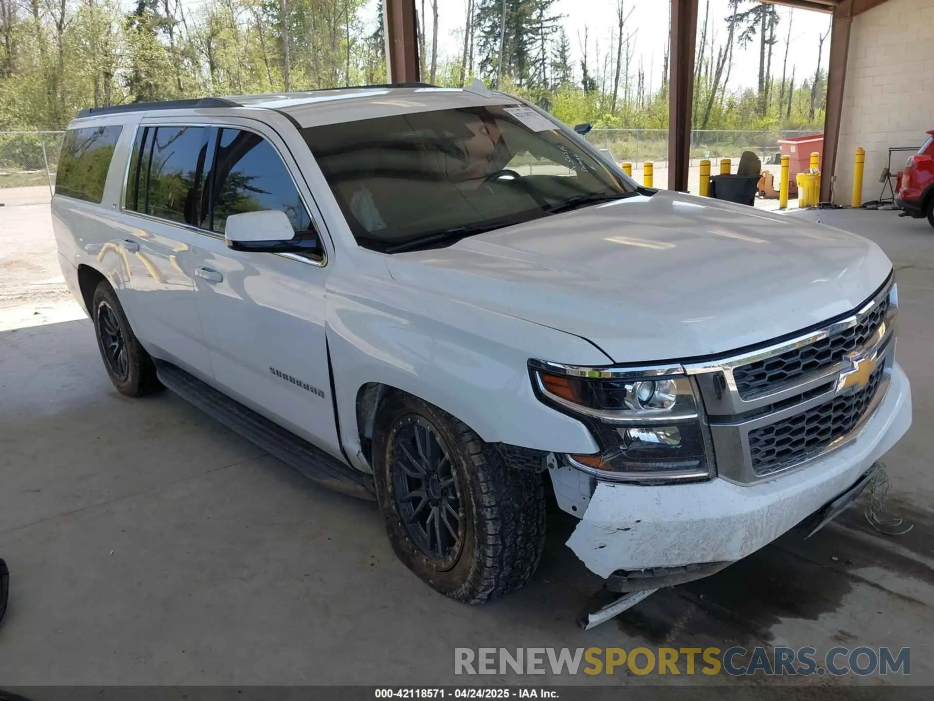1 Photograph of a damaged car 1GNSKHKC2KR384572 CHEVROLET SUBURBAN 2019