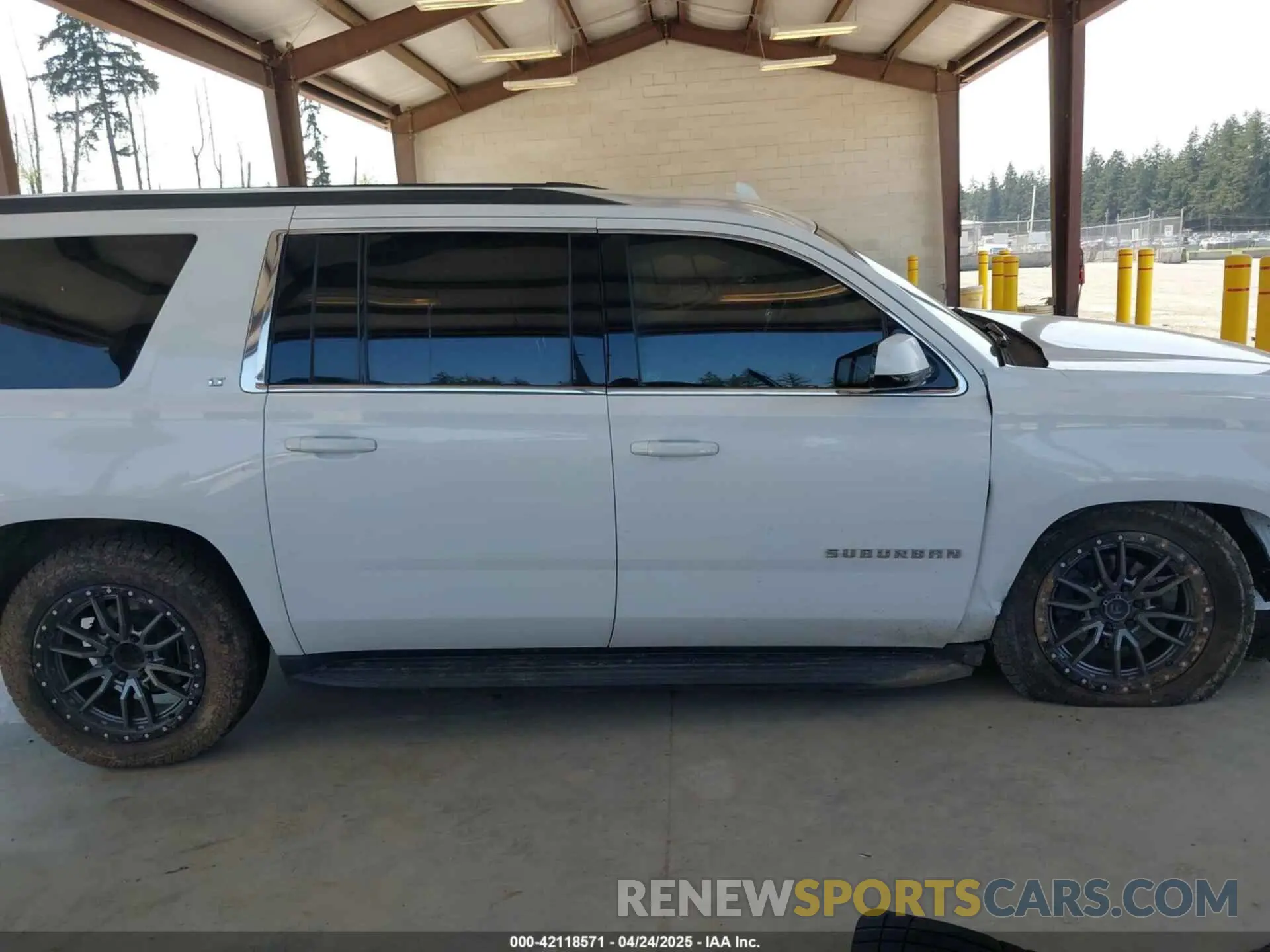 12 Photograph of a damaged car 1GNSKHKC2KR384572 CHEVROLET SUBURBAN 2019