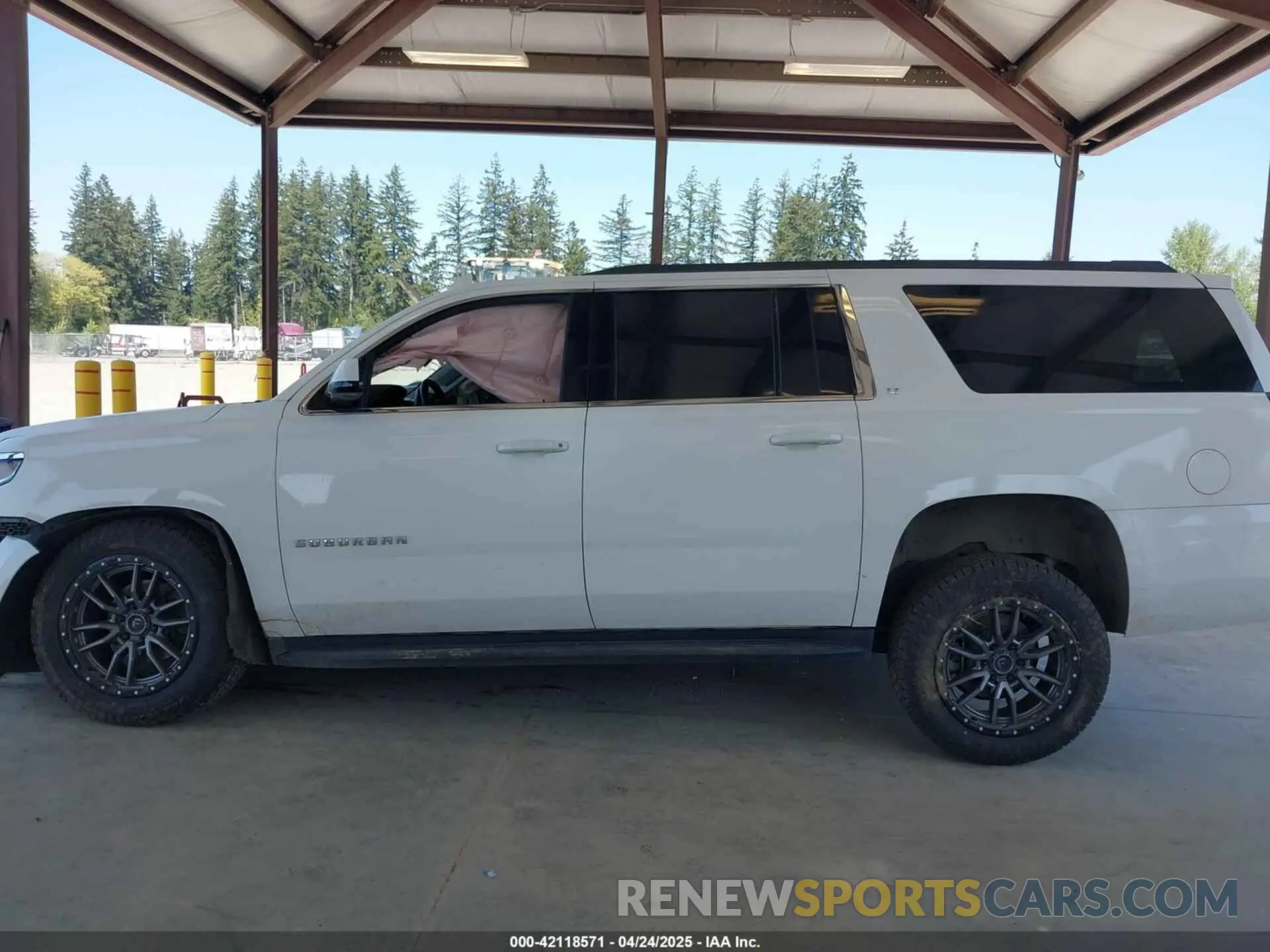 13 Photograph of a damaged car 1GNSKHKC2KR384572 CHEVROLET SUBURBAN 2019