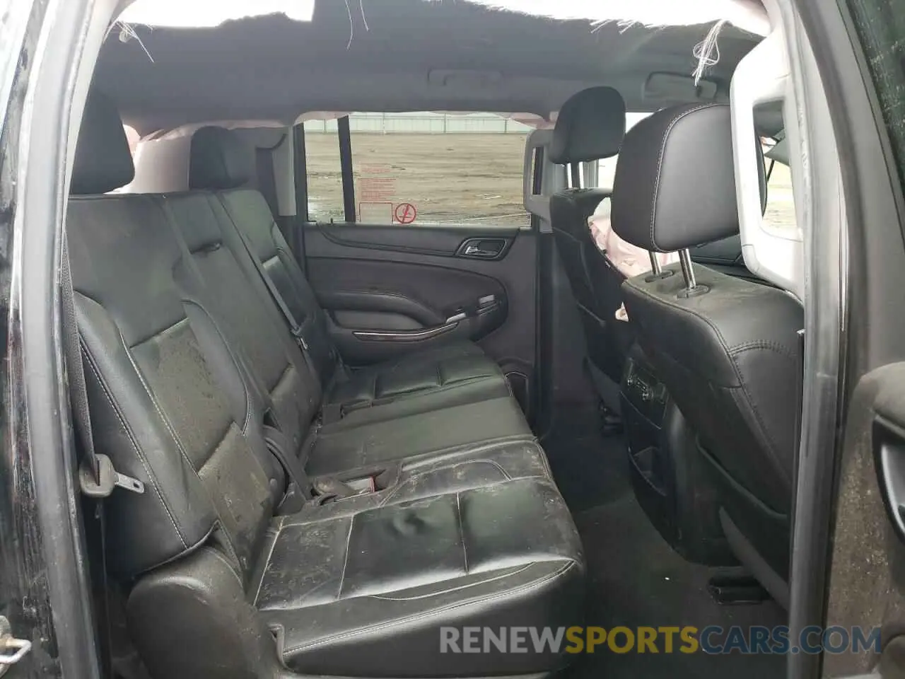 11 Photograph of a damaged car 1GNSKHKC2KR400785 CHEVROLET SUBURBAN 2019