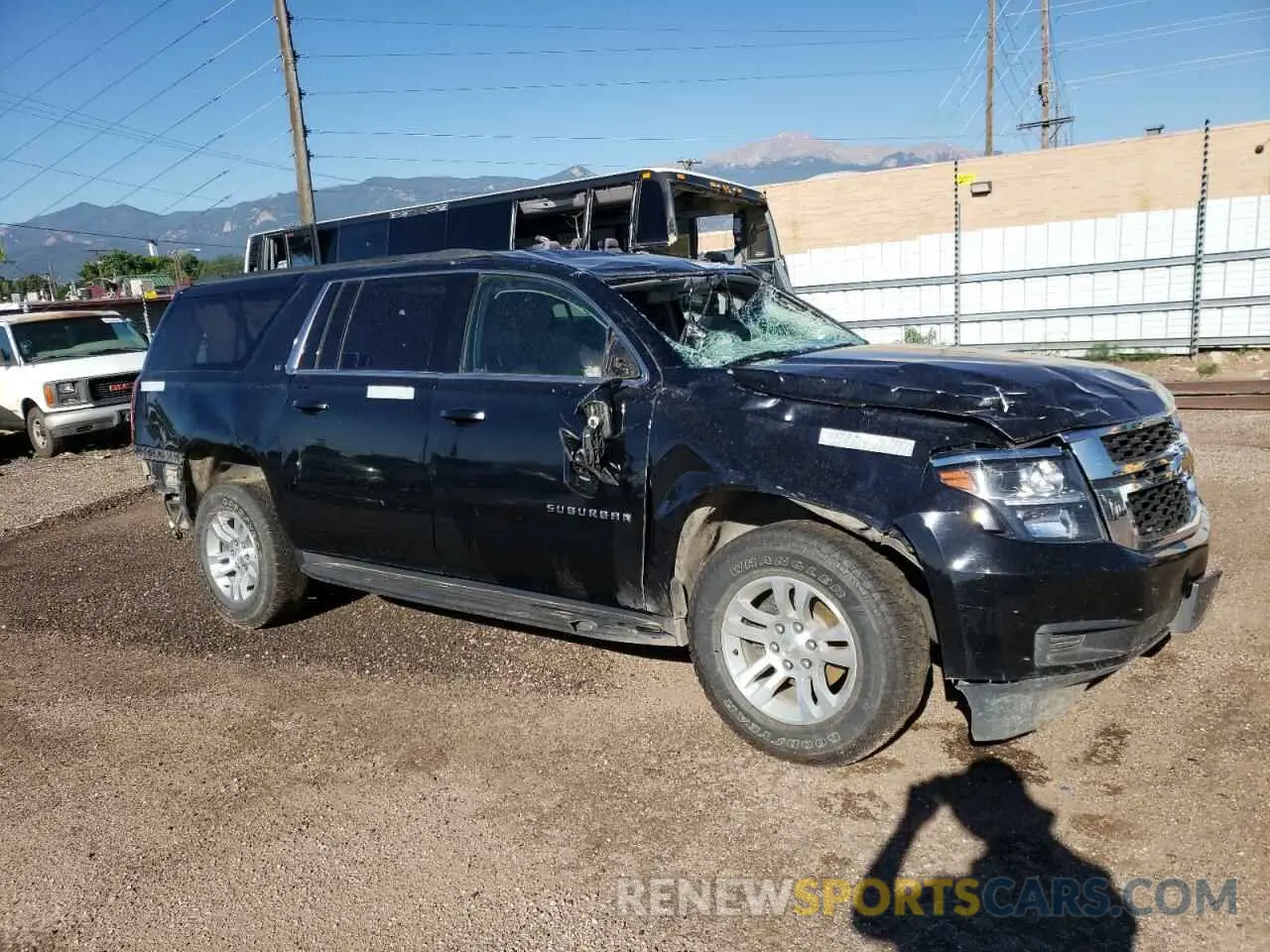 4 Photograph of a damaged car 1GNSKHKC2KR400785 CHEVROLET SUBURBAN 2019
