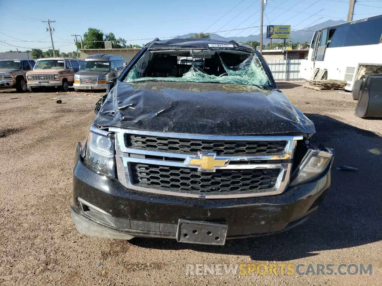 5 Photograph of a damaged car 1GNSKHKC2KR400785 CHEVROLET SUBURBAN 2019