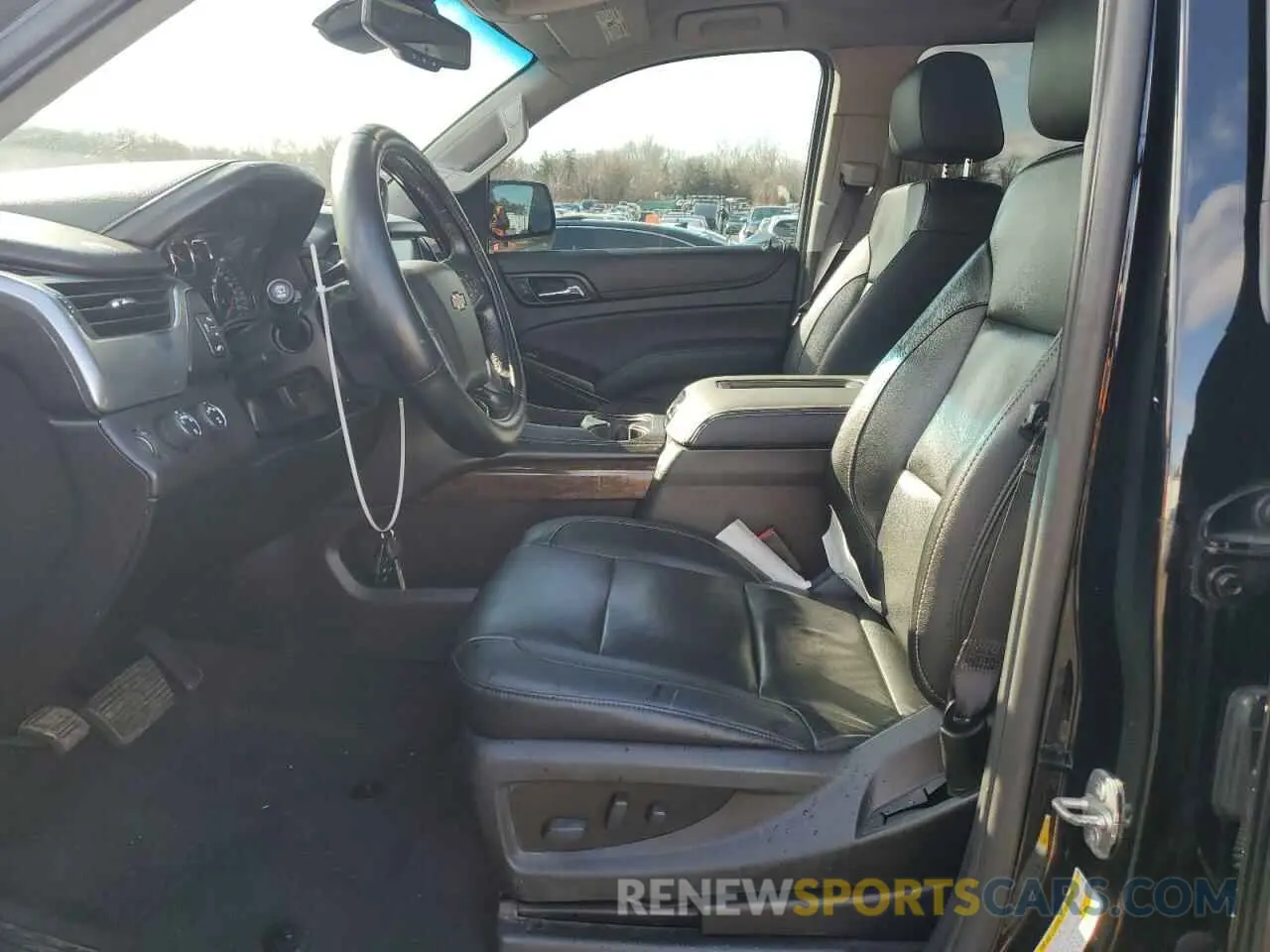 7 Photograph of a damaged car 1GNSKHKC3KR142793 CHEVROLET SUBURBAN 2019