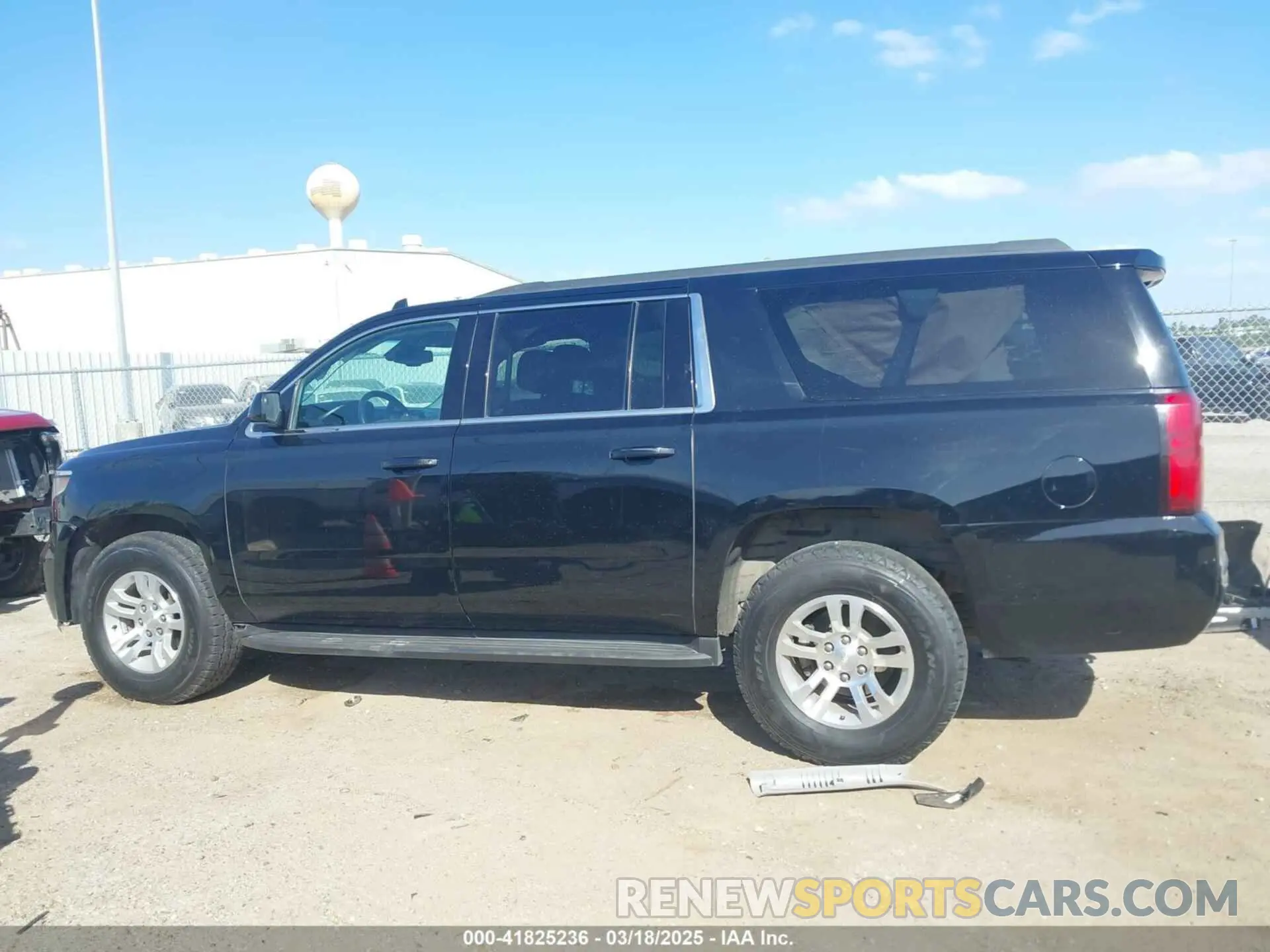 15 Photograph of a damaged car 1GNSKHKC3KR394785 CHEVROLET SUBURBAN 2019