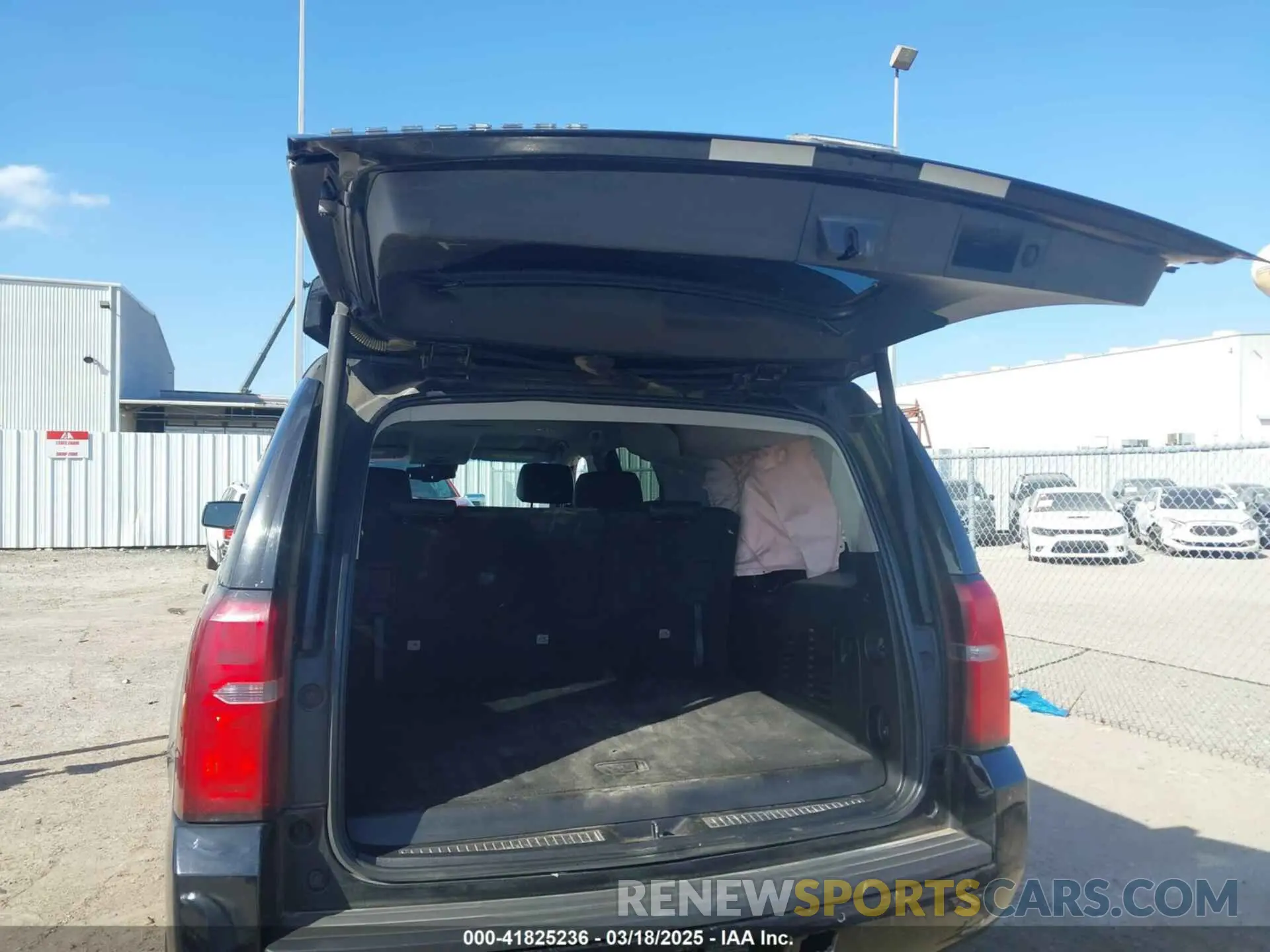 18 Photograph of a damaged car 1GNSKHKC3KR394785 CHEVROLET SUBURBAN 2019