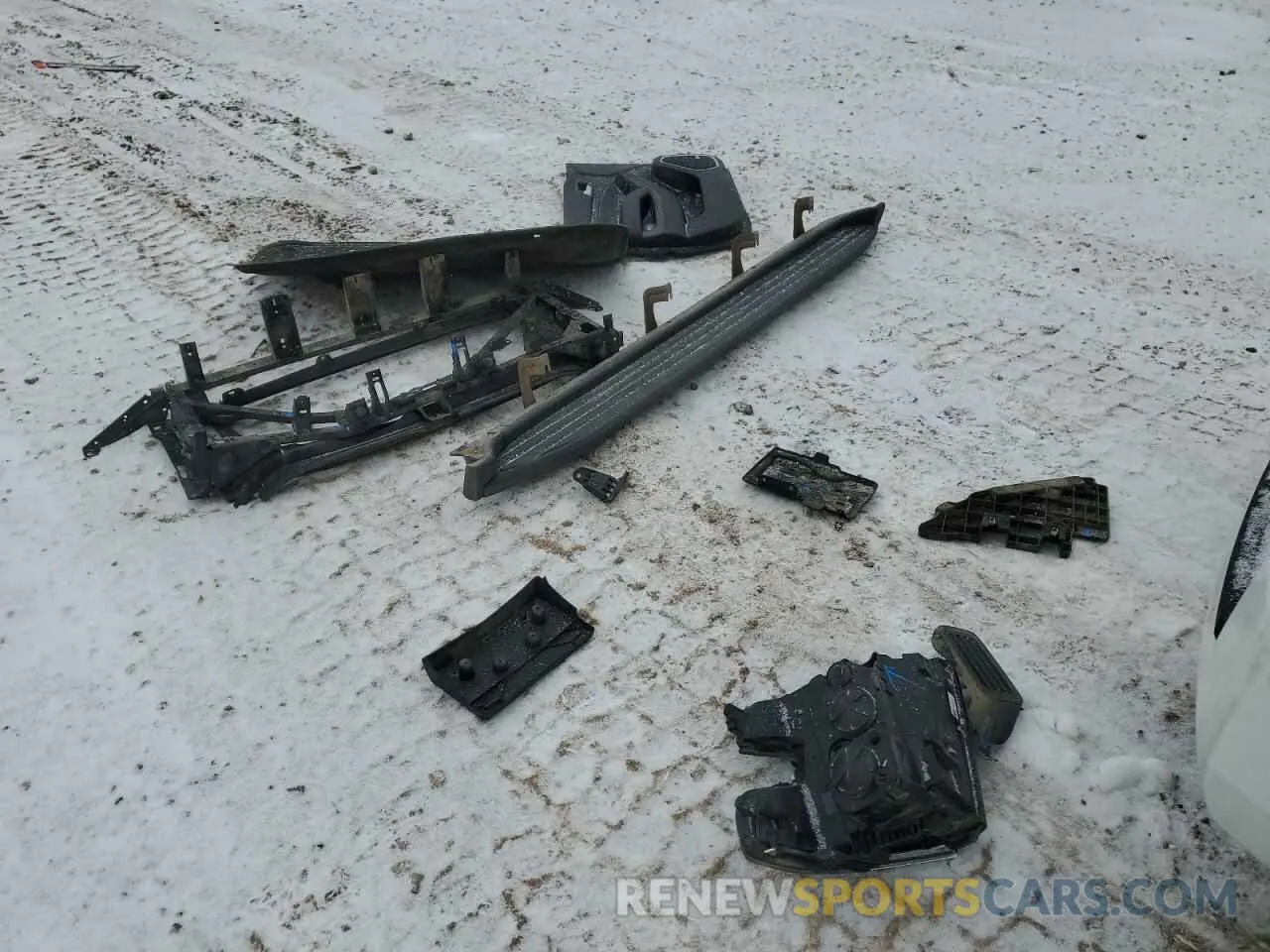 13 Photograph of a damaged car 1GNSKHKC4KR371824 CHEVROLET SUBURBAN 2019