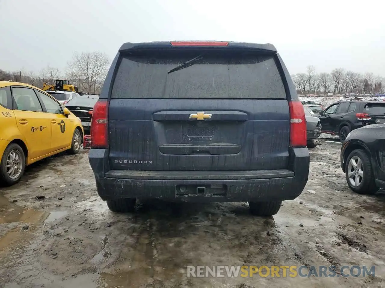 6 Photograph of a damaged car 1GNSKHKC5KR329825 CHEVROLET SUBURBAN 2019