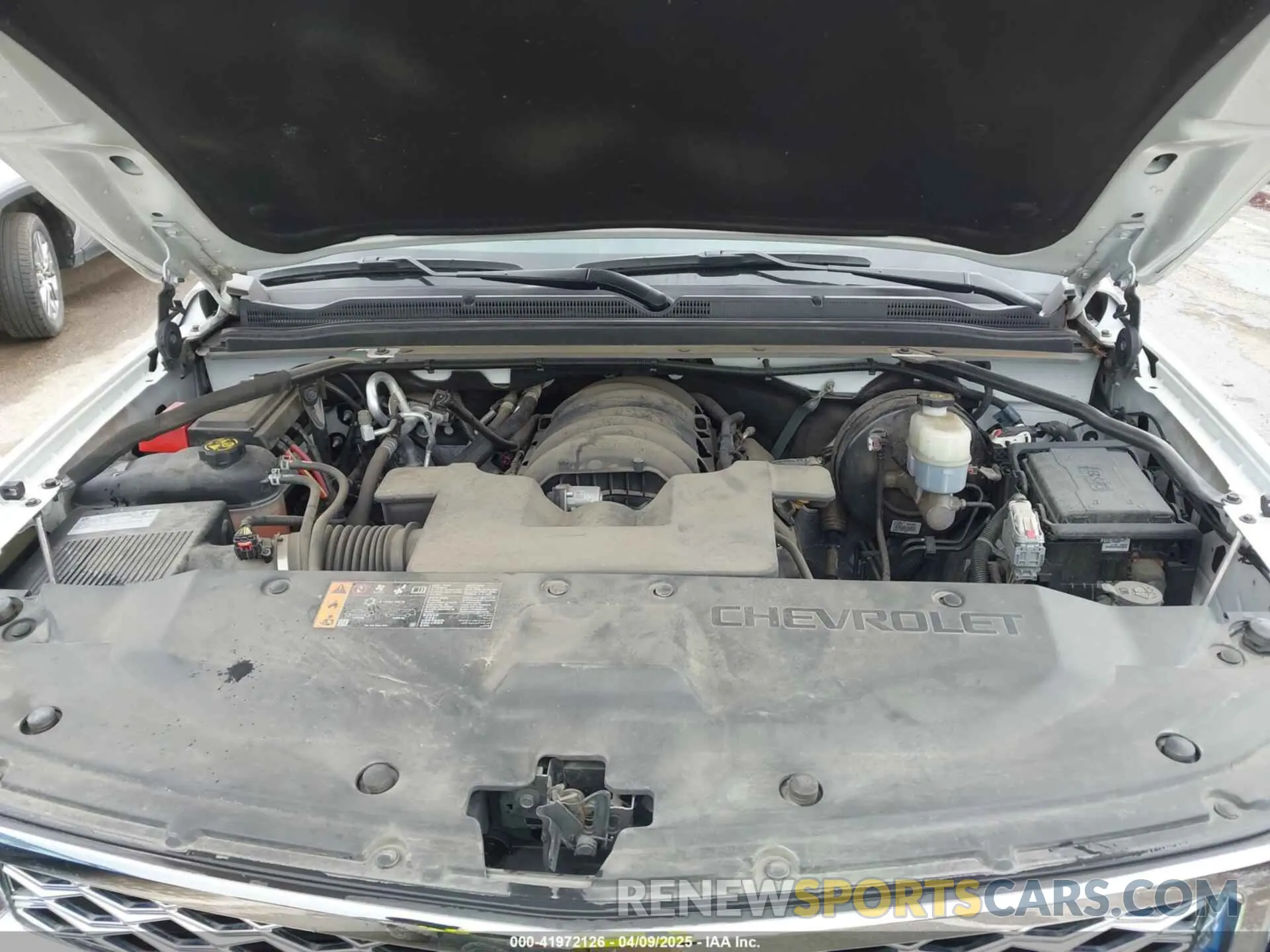 10 Photograph of a damaged car 1GNSKHKC6KR300656 CHEVROLET SUBURBAN 2019