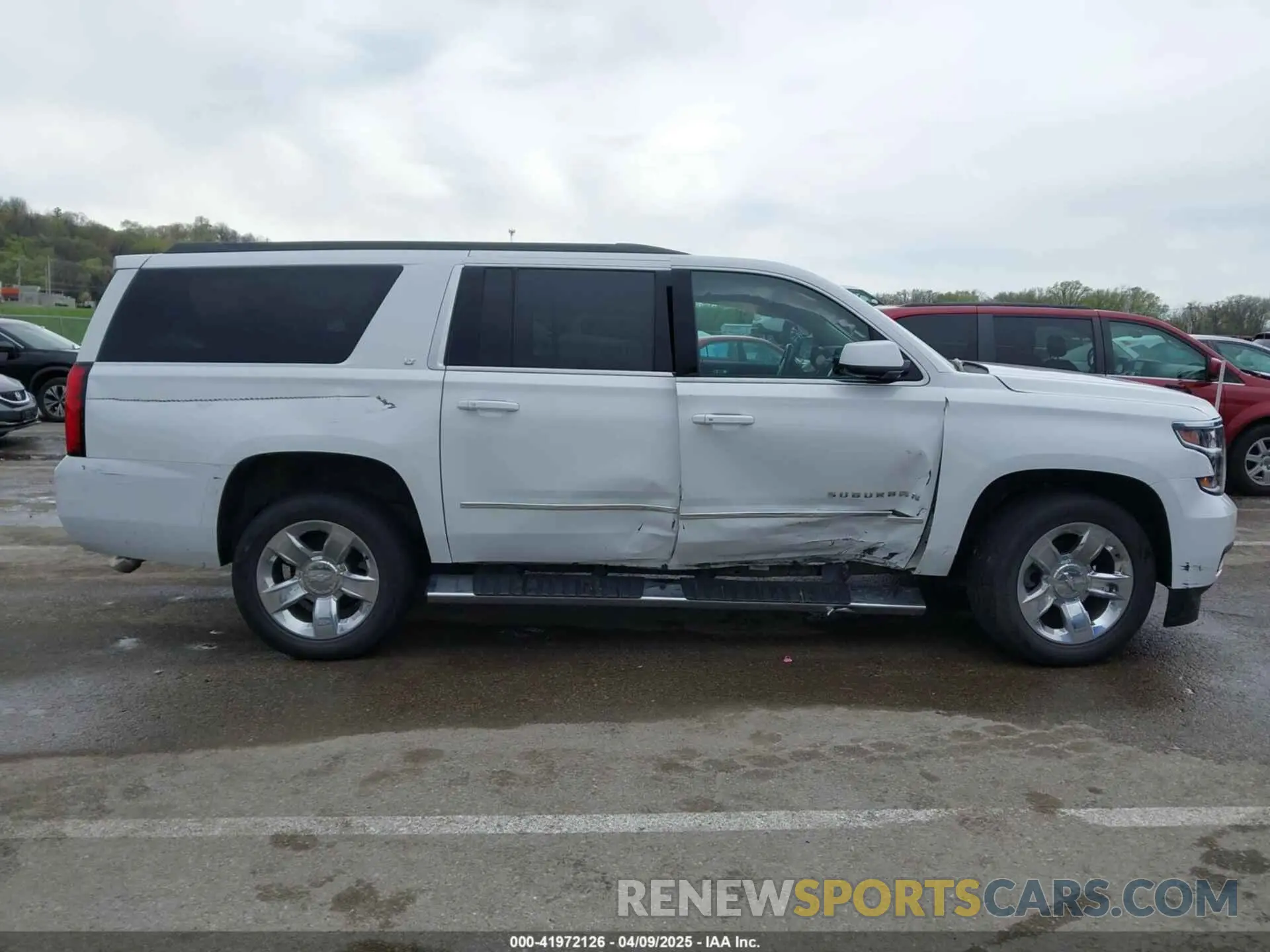 12 Photograph of a damaged car 1GNSKHKC6KR300656 CHEVROLET SUBURBAN 2019