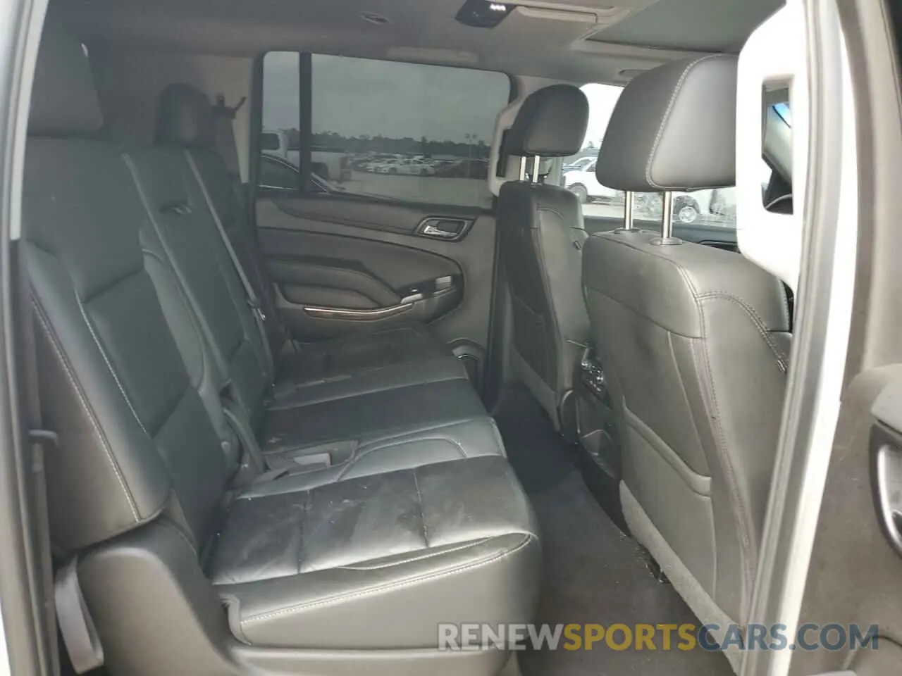 11 Photograph of a damaged car 1GNSKHKC6KR335214 CHEVROLET SUBURBAN 2019