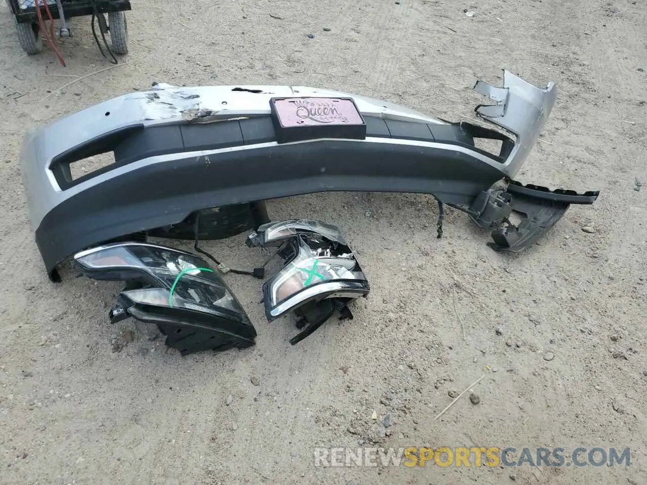 13 Photograph of a damaged car 1GNSKHKC6KR335214 CHEVROLET SUBURBAN 2019