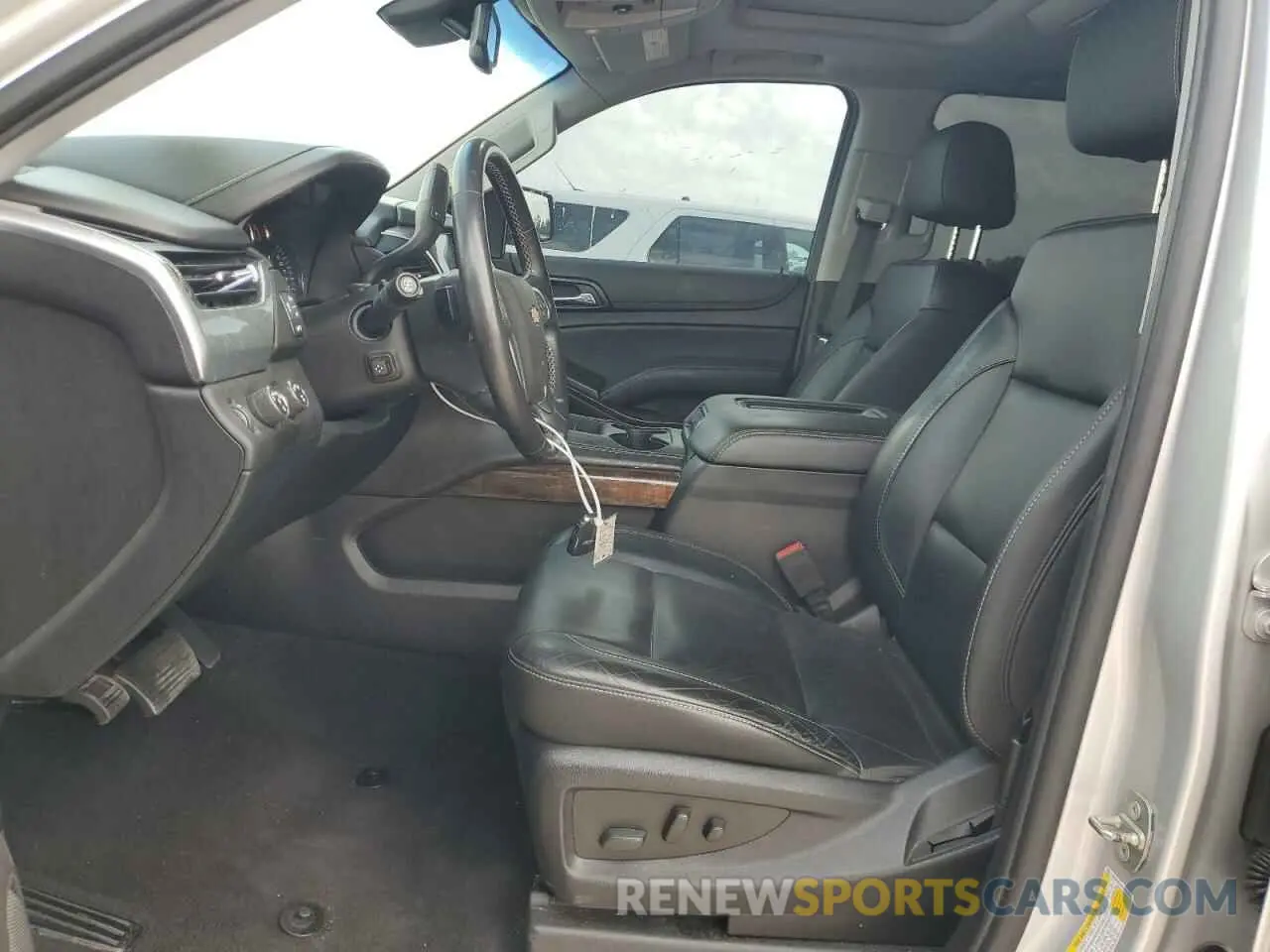 7 Photograph of a damaged car 1GNSKHKC6KR335214 CHEVROLET SUBURBAN 2019