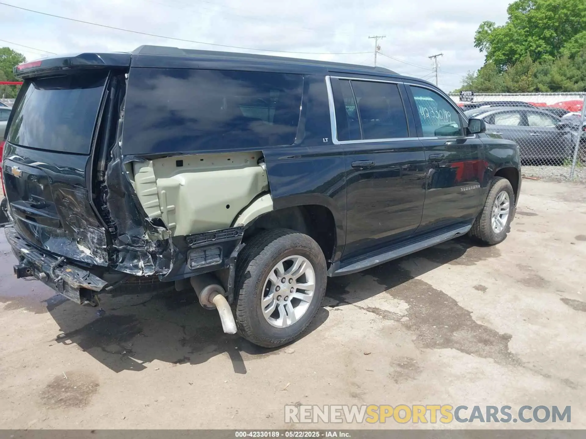4 Photograph of a damaged car 1GNSKHKC7KR178227 CHEVROLET SUBURBAN 2019
