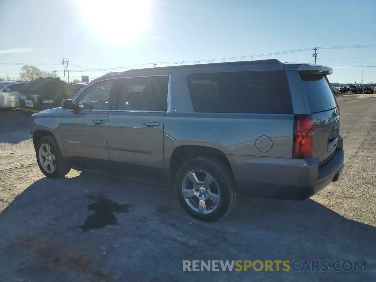 2 Photograph of a damaged car 1GNSKHKC8KR167205 CHEVROLET SUBURBAN 2019