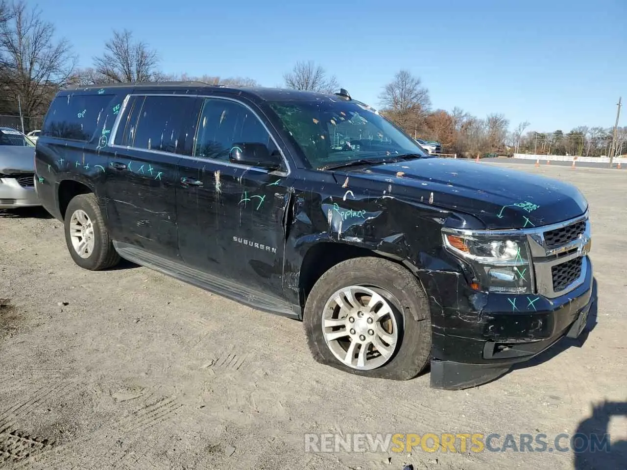 4 Photograph of a damaged car 1GNSKHKC8KR232134 CHEVROLET SUBURBAN 2019