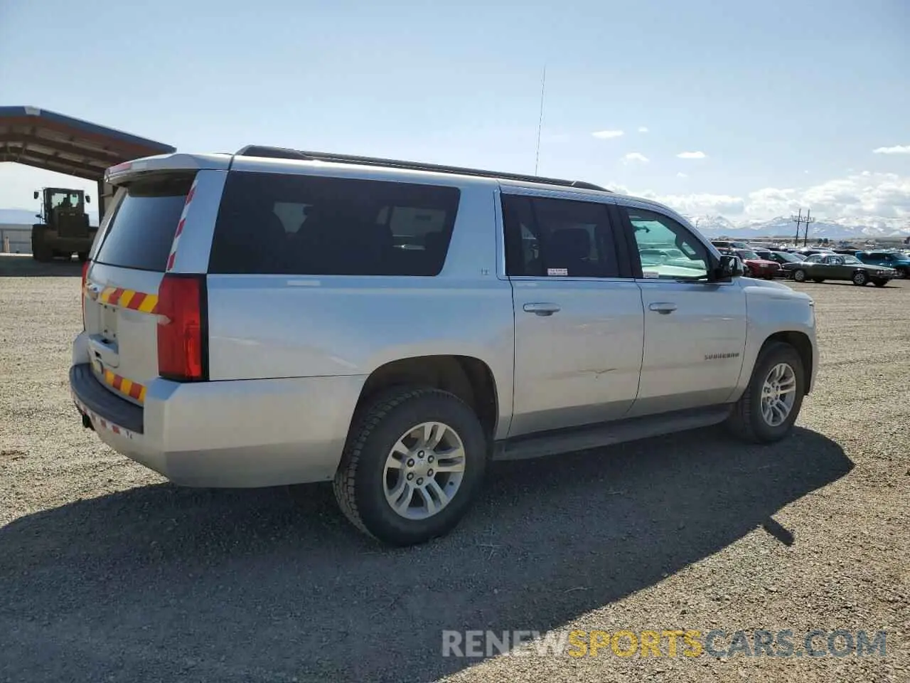3 Photograph of a damaged car 1GNSKHKC8KR402413 CHEVROLET SUBURBAN 2019