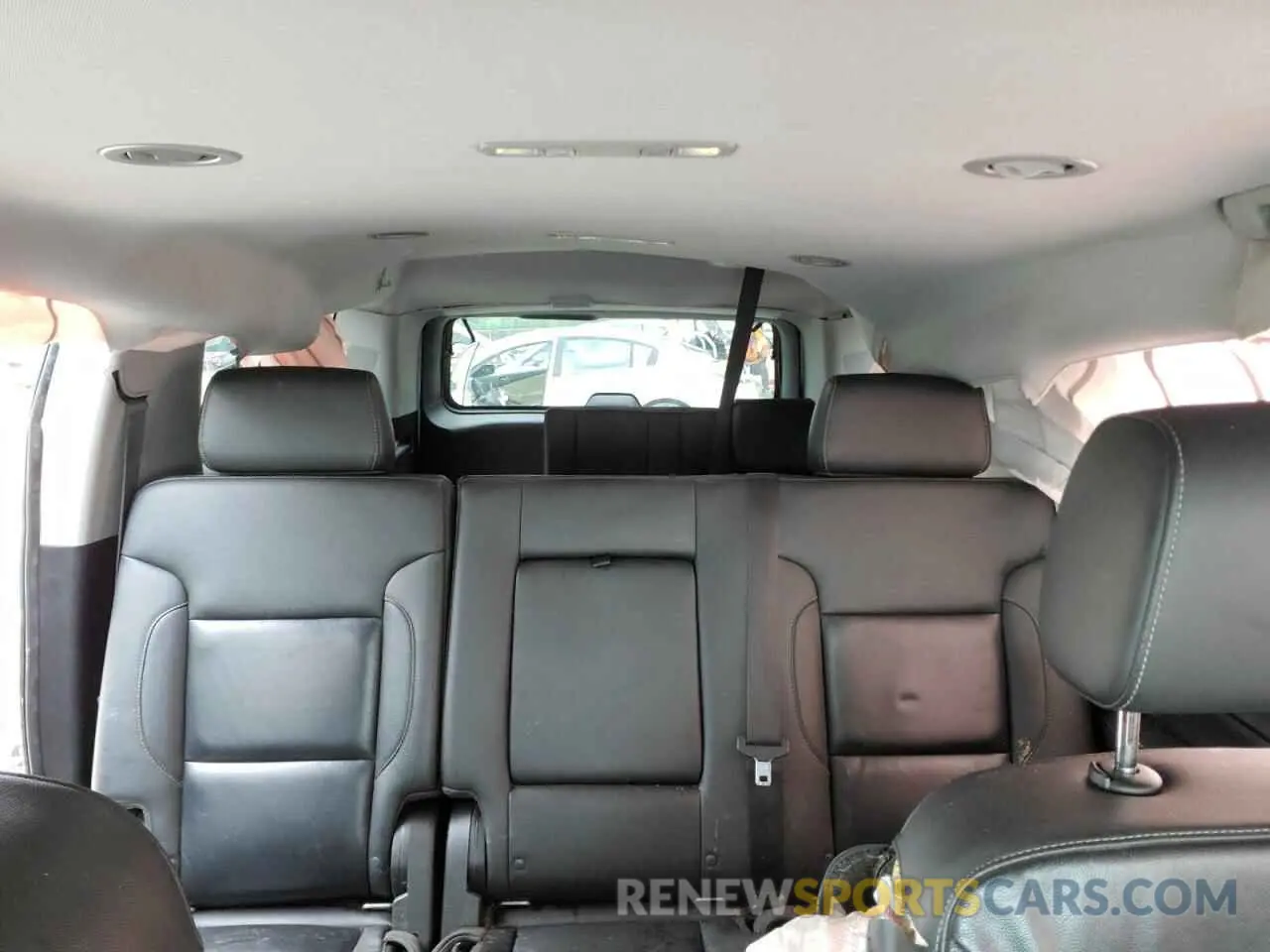 10 Photograph of a damaged car 1GNSKHKC9KR186216 CHEVROLET SUBURBAN 2019