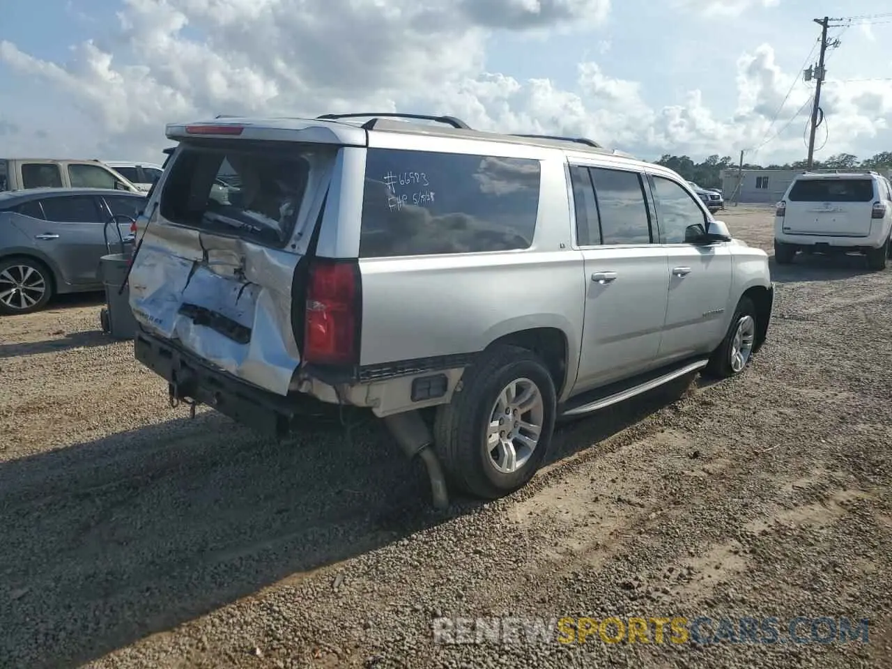 3 Photograph of a damaged car 1GNSKHKC9KR309268 CHEVROLET SUBURBAN 2019