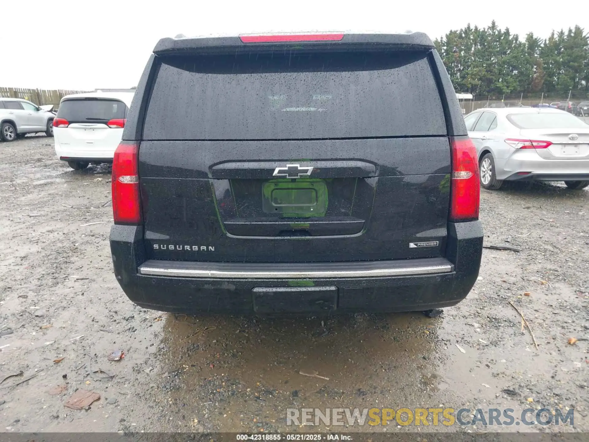 16 Photograph of a damaged car 1GNSKJKC1KR147532 CHEVROLET SUBURBAN 2019