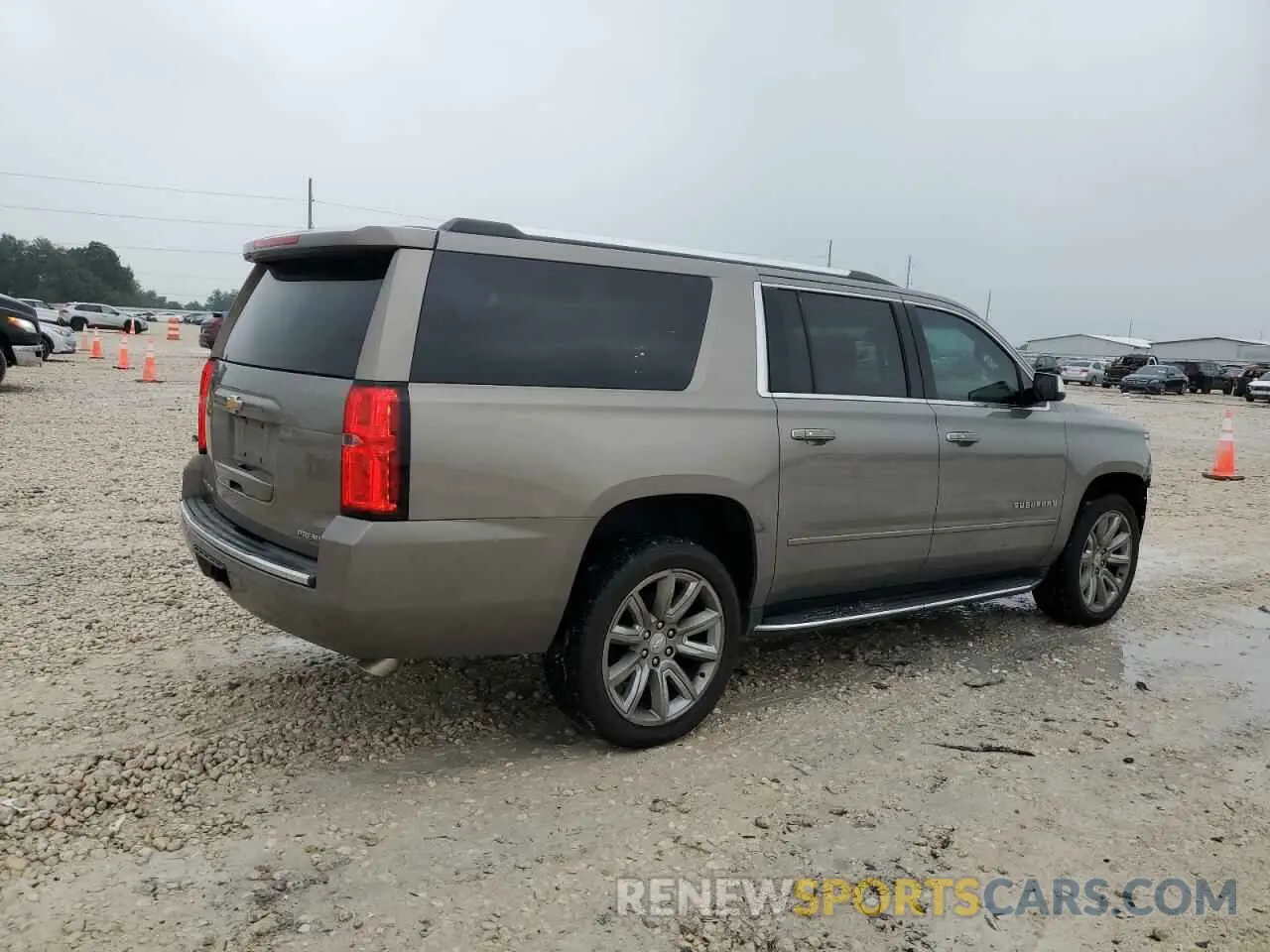 3 Фотография поврежденного автомобиля 1GNSKJKC7KR318154 CHEVROLET SUBURBAN 2019