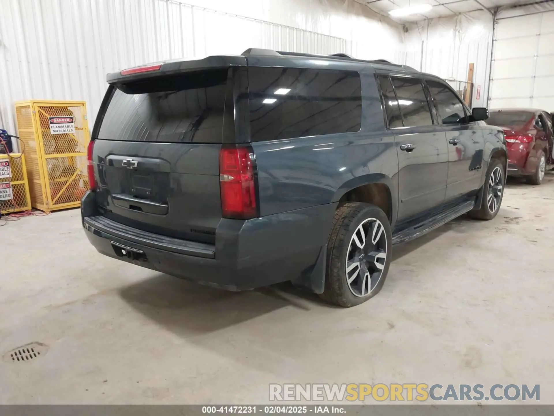 4 Photograph of a damaged car 1GNSKJKJ8KR169252 CHEVROLET SUBURBAN 2019