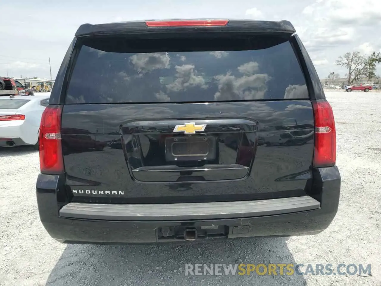 6 Photograph of a damaged car 1GNSCHKC2LR172446 CHEVROLET SUBURBAN 2020