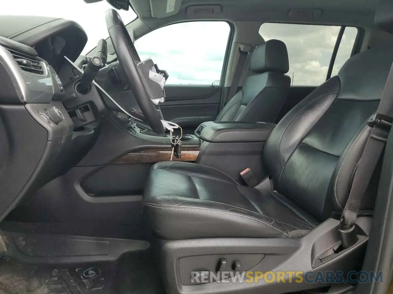 7 Photograph of a damaged car 1GNSCHKC2LR172446 CHEVROLET SUBURBAN 2020