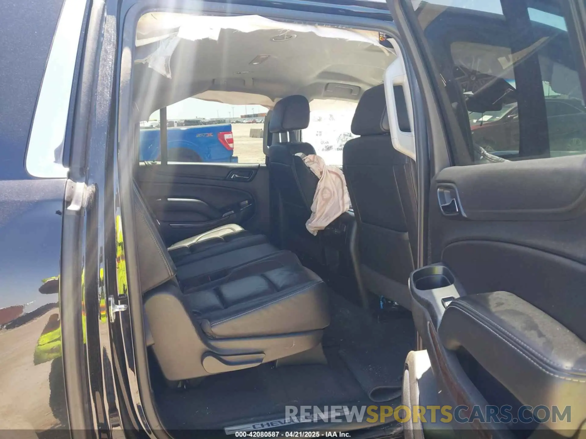 8 Фотография поврежденного автомобиля 1GNSCHKC2LR305366 CHEVROLET SUBURBAN 2020