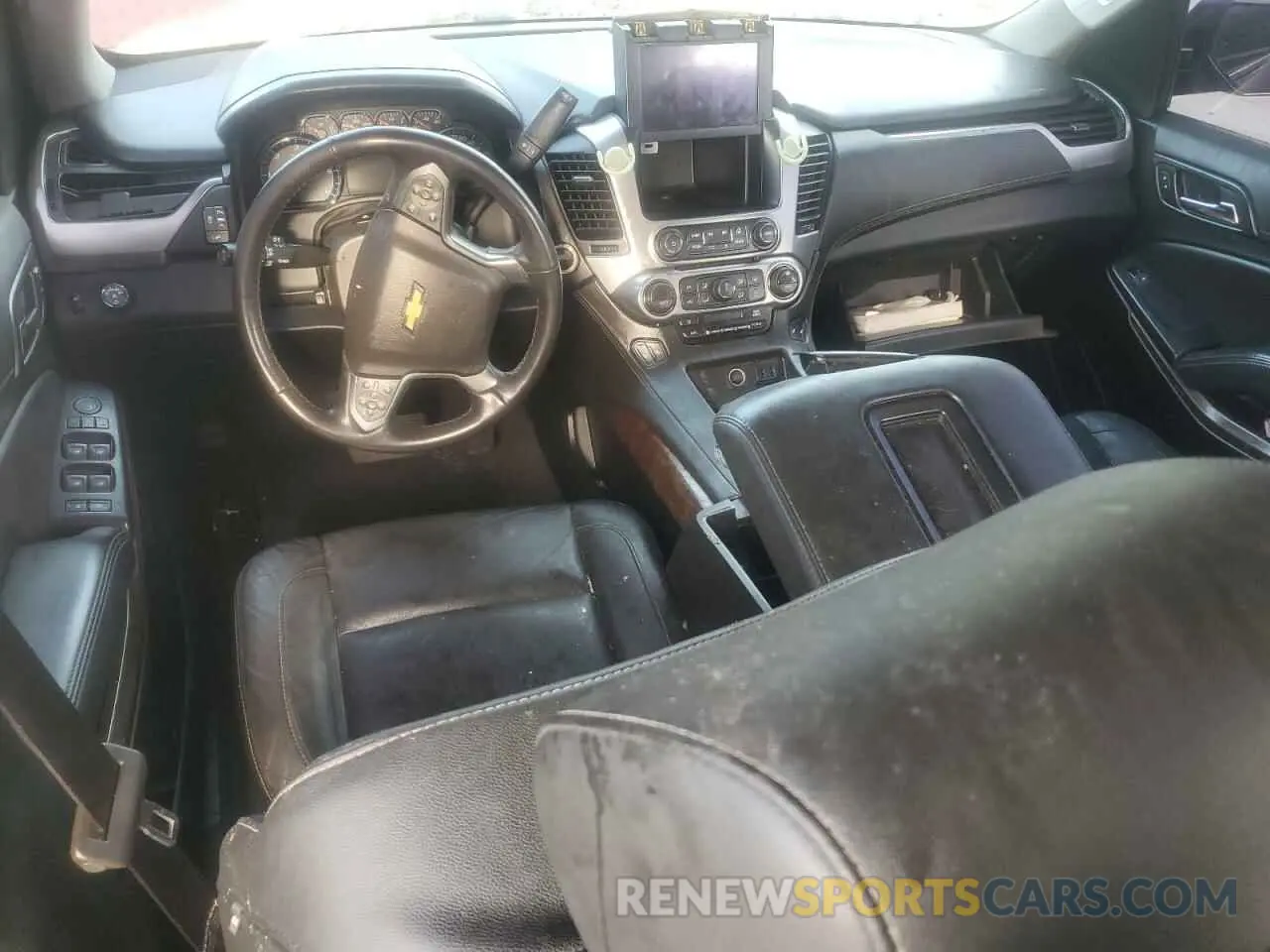 8 Фотография поврежденного автомобиля 1GNSCHKC3LR188204 CHEVROLET SUBURBAN 2020