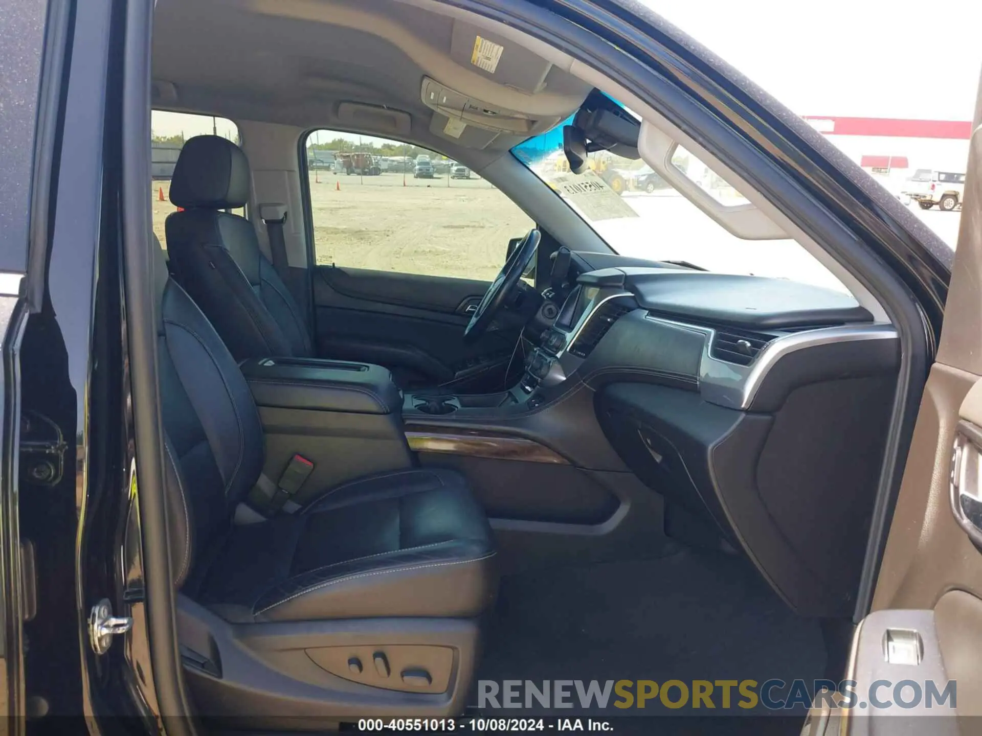 5 Photograph of a damaged car 1GNSCHKC5LR102083 CHEVROLET SUBURBAN 2020