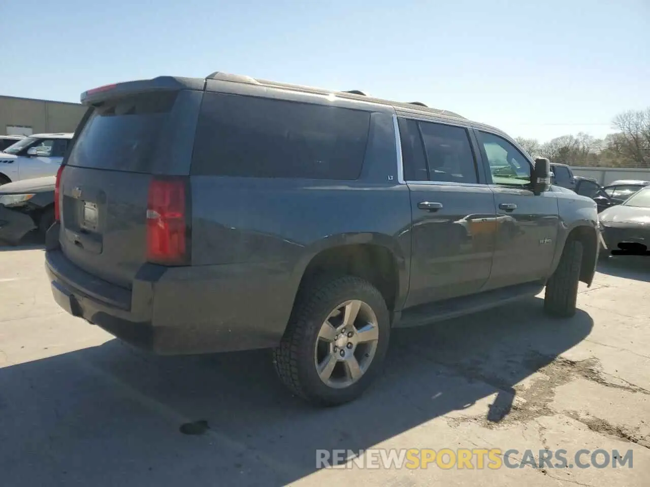 3 Photograph of a damaged car 1GNSCHKC5LR186048 CHEVROLET SUBURBAN 2020