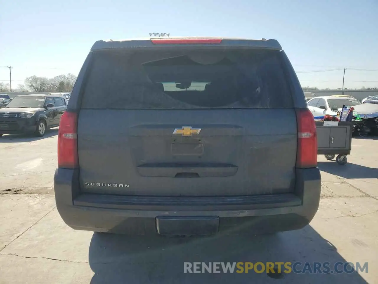 6 Photograph of a damaged car 1GNSCHKC5LR186048 CHEVROLET SUBURBAN 2020