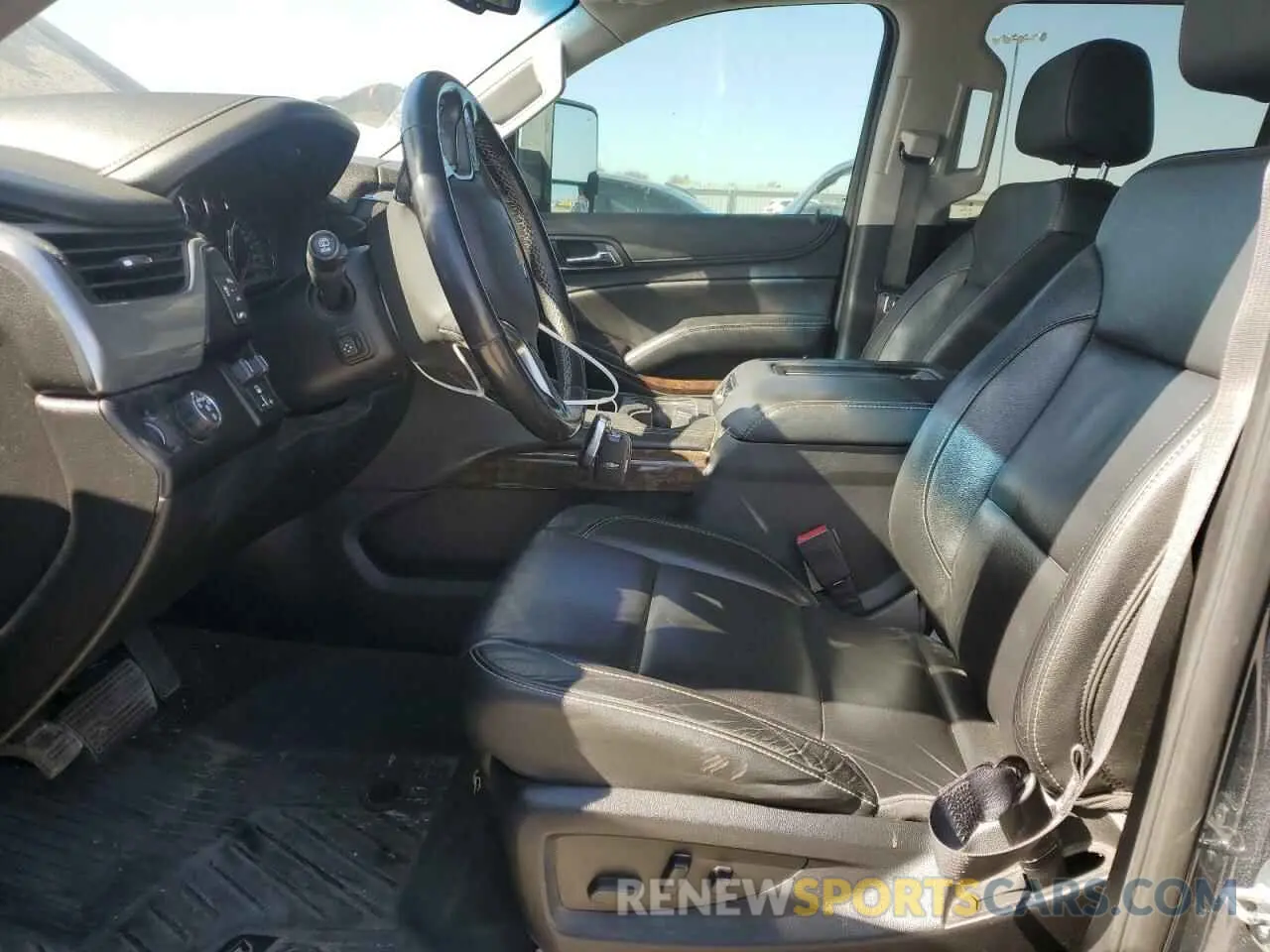 7 Photograph of a damaged car 1GNSCHKC5LR186048 CHEVROLET SUBURBAN 2020