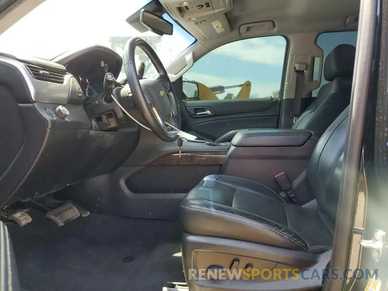 7 Photograph of a damaged car 1GNSCHKC6LR118860 CHEVROLET SUBURBAN 2020