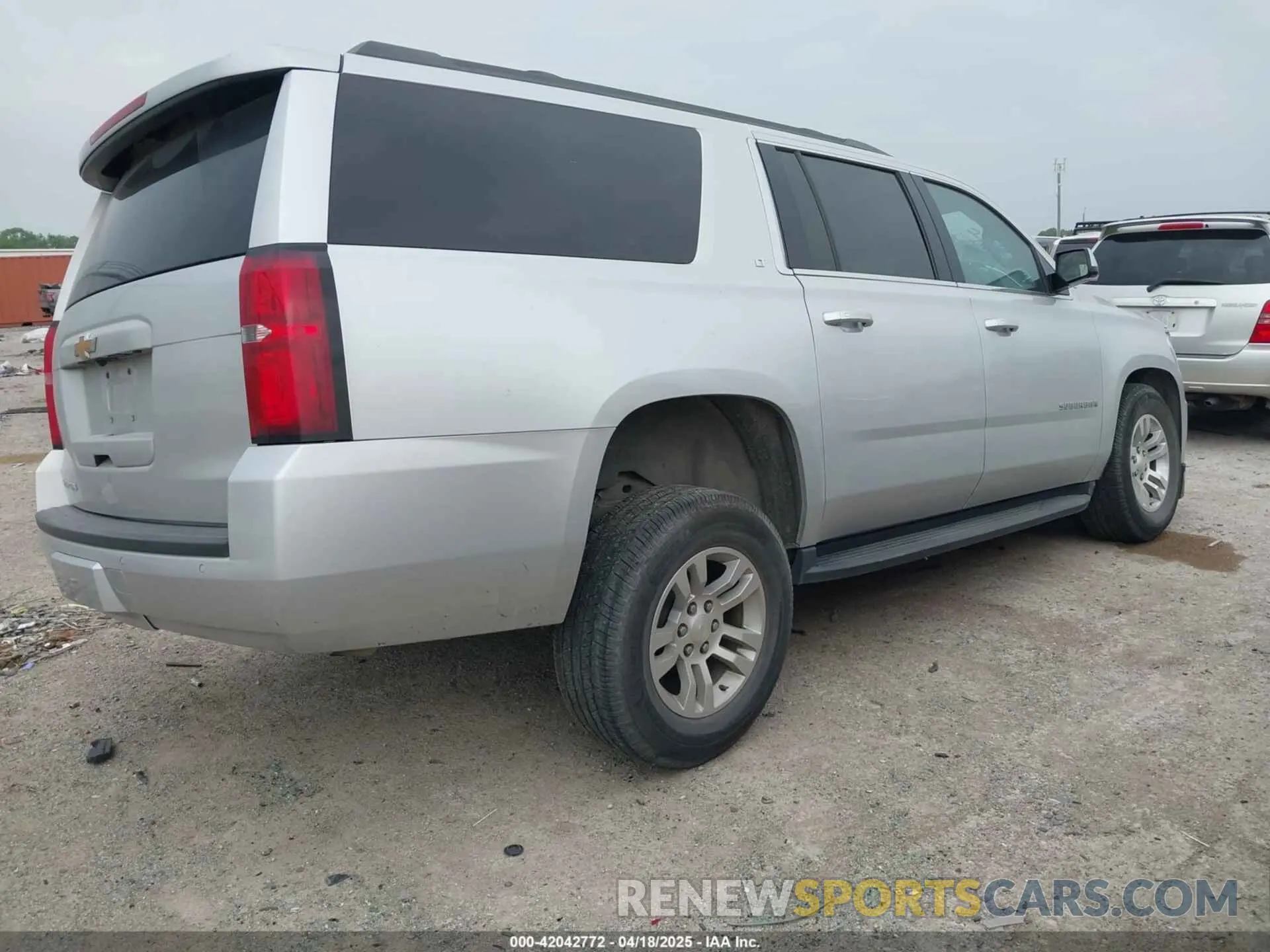 4 Фотография поврежденного автомобиля 1GNSCHKC6LR265468 CHEVROLET SUBURBAN 2020