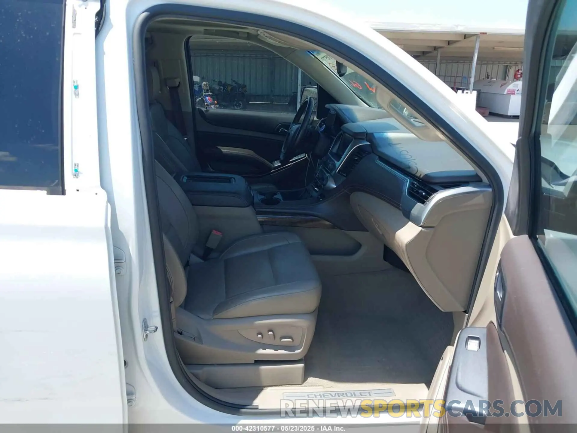 5 Фотография поврежденного автомобиля 1GNSCHKC6LR287101 CHEVROLET SUBURBAN 2020
