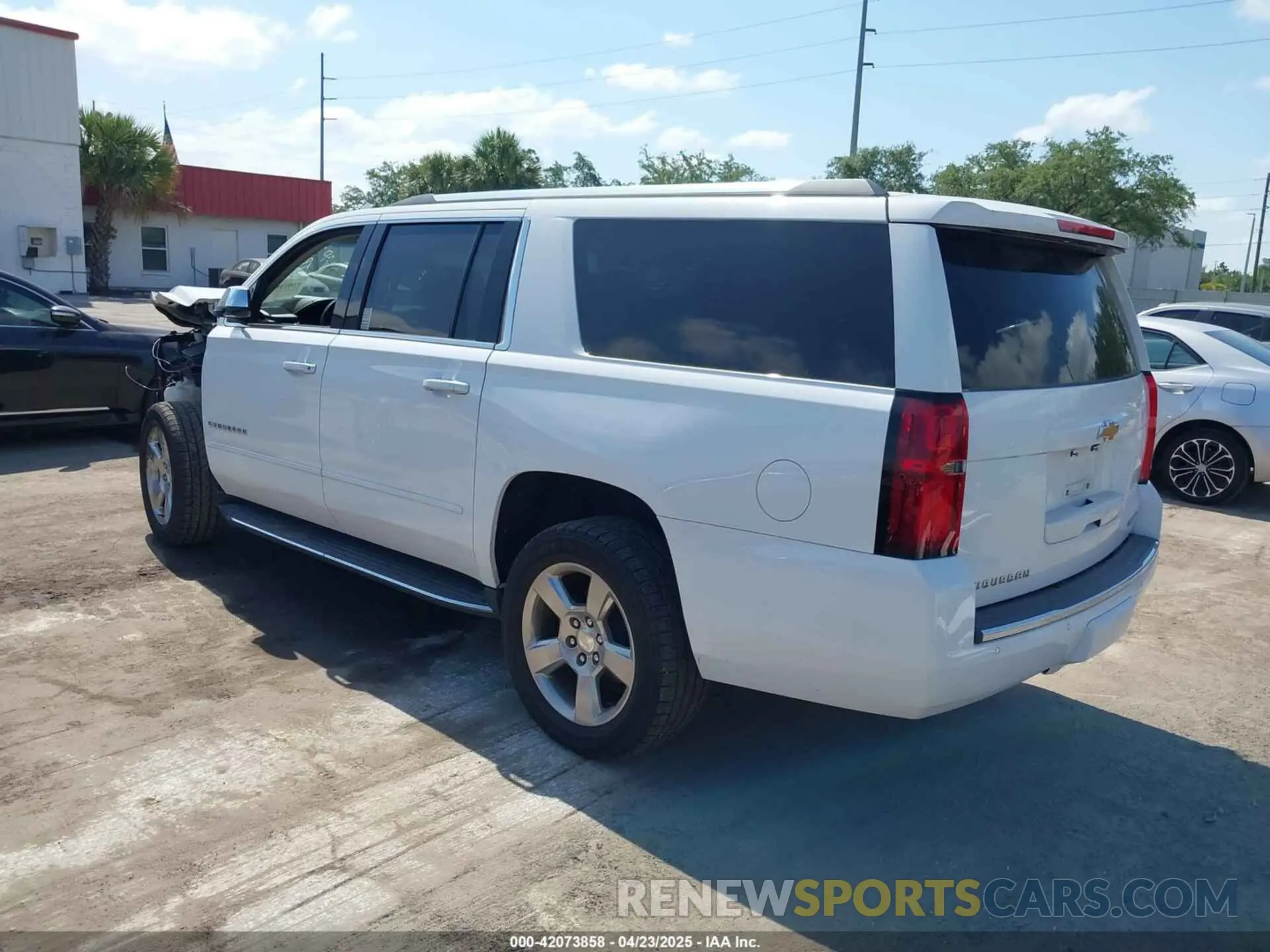 3 Фотография поврежденного автомобиля 1GNSCJKC9LR125292 CHEVROLET SUBURBAN 2020