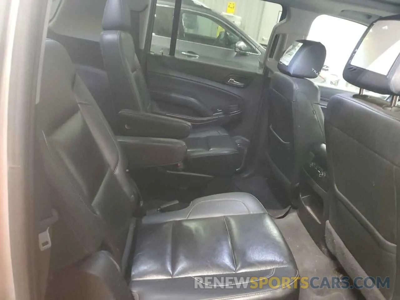 11 Photograph of a damaged car 1GNSKHKC0LR284178 CHEVROLET SUBURBAN 2020