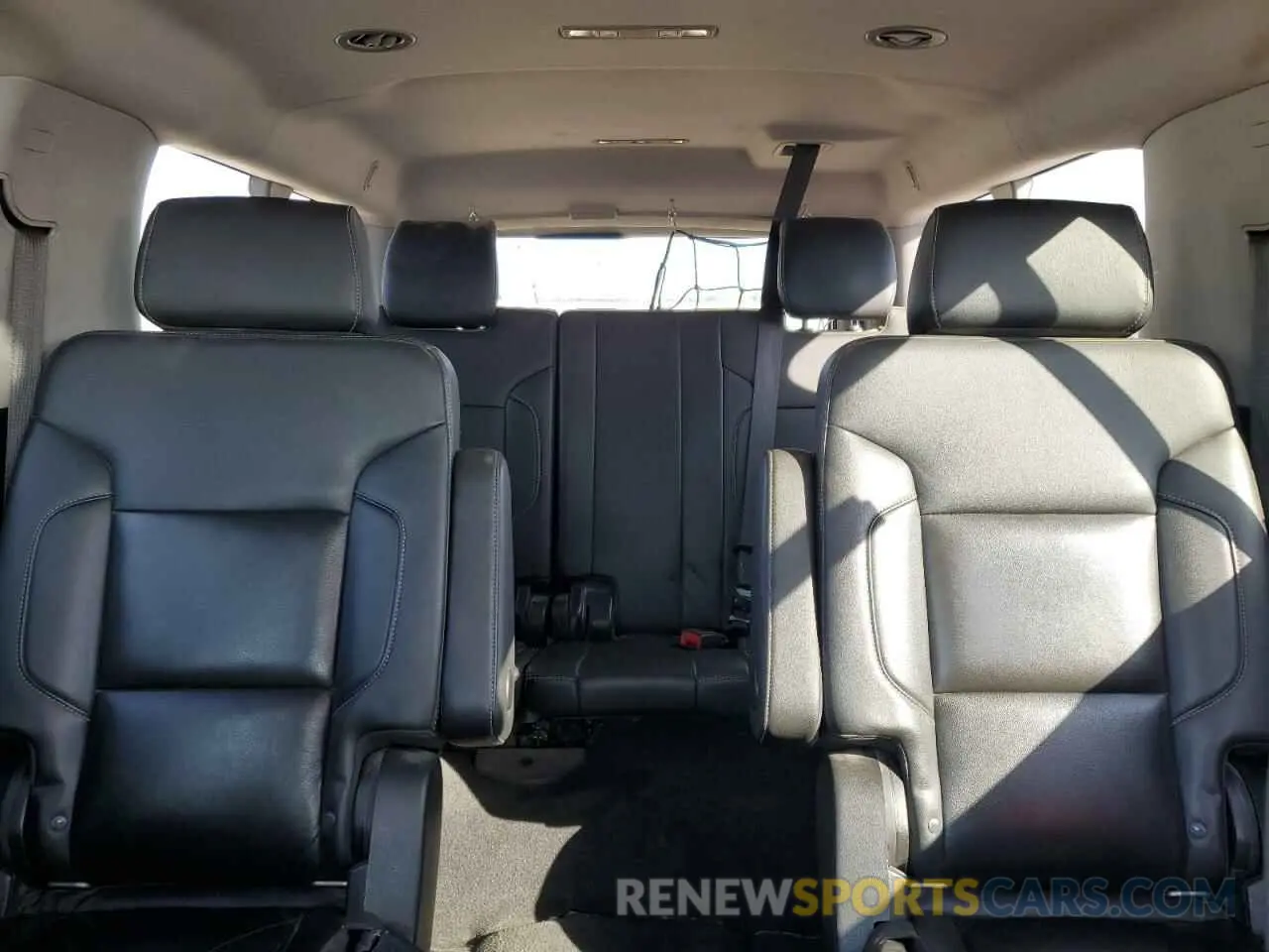 10 Фотография поврежденного автомобиля 1GNSKHKC0LR285945 CHEVROLET SUBURBAN 2020