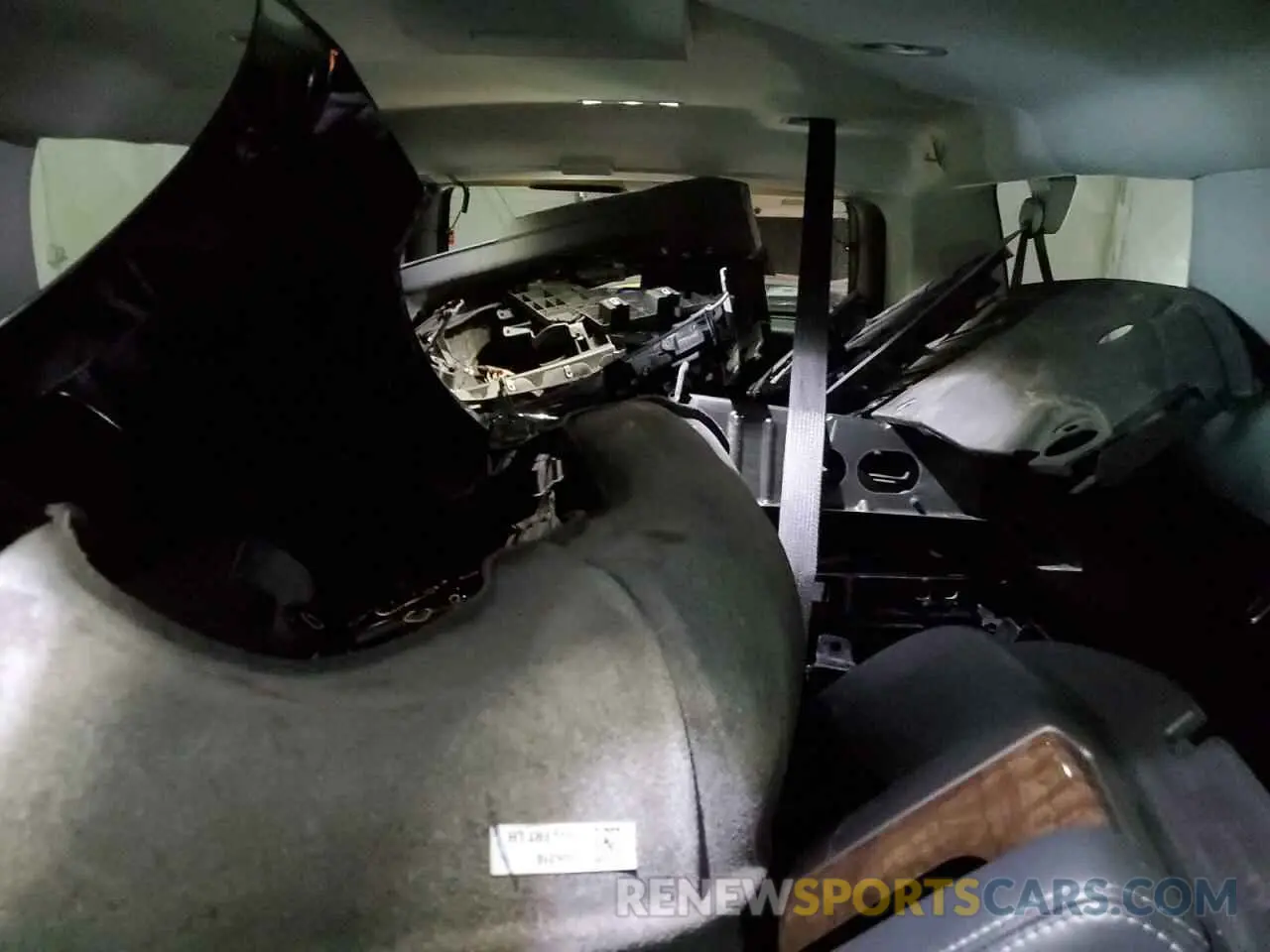 10 Photograph of a damaged car 1GNSKHKC1LR149355 CHEVROLET SUBURBAN 2020