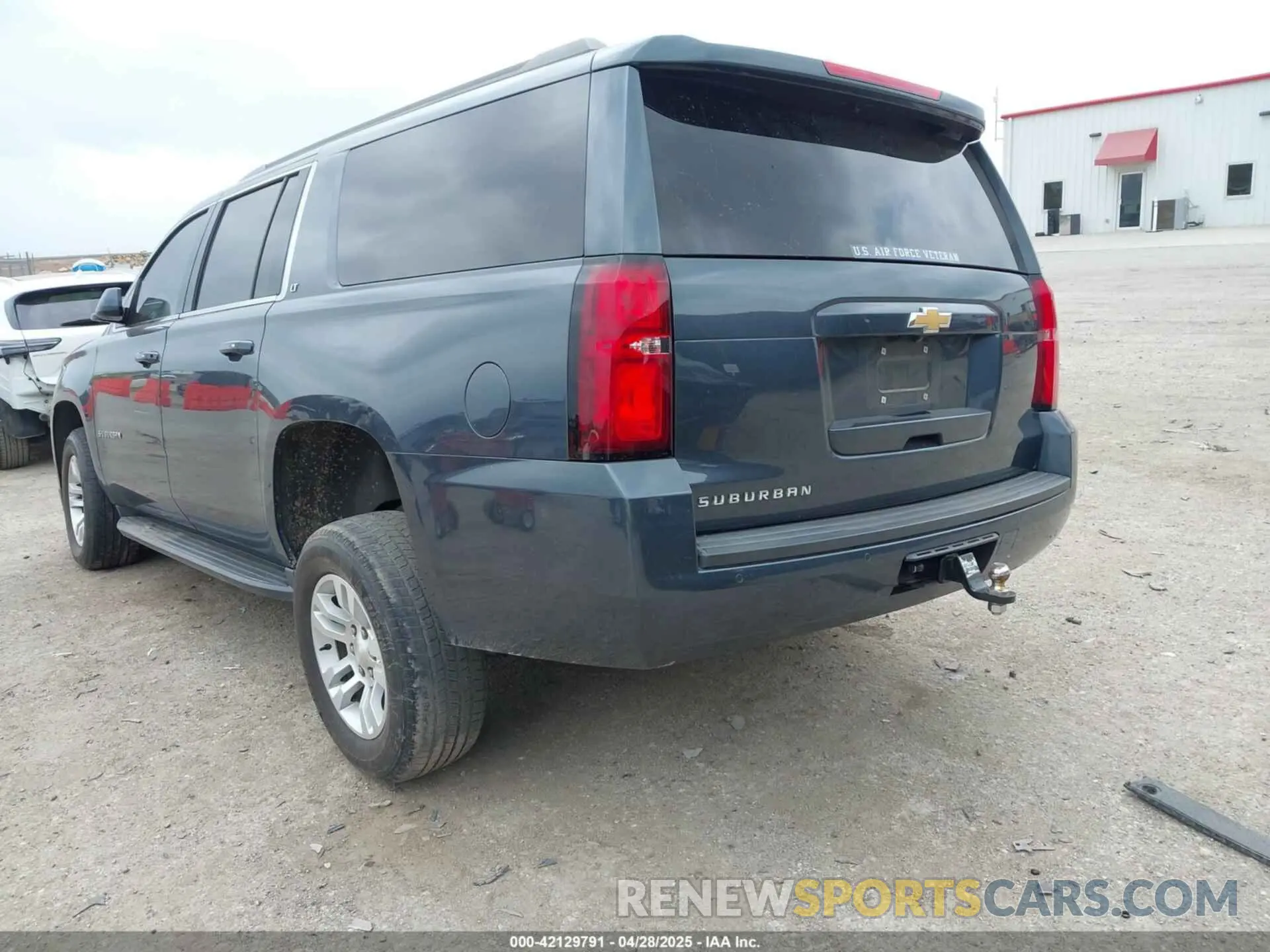 3 Photograph of a damaged car 1GNSKHKC2LR259315 CHEVROLET SUBURBAN 2020