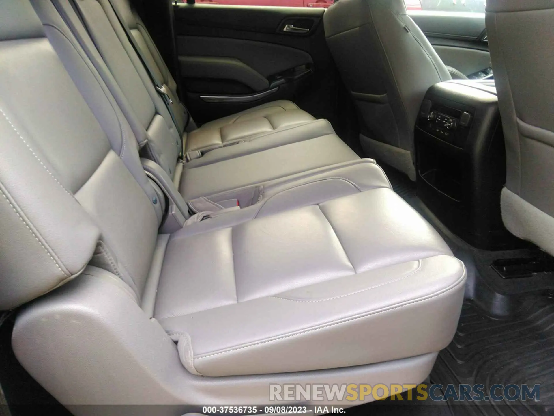 8 Photograph of a damaged car 1GNSKHKC4LR218779 CHEVROLET SUBURBAN 2020