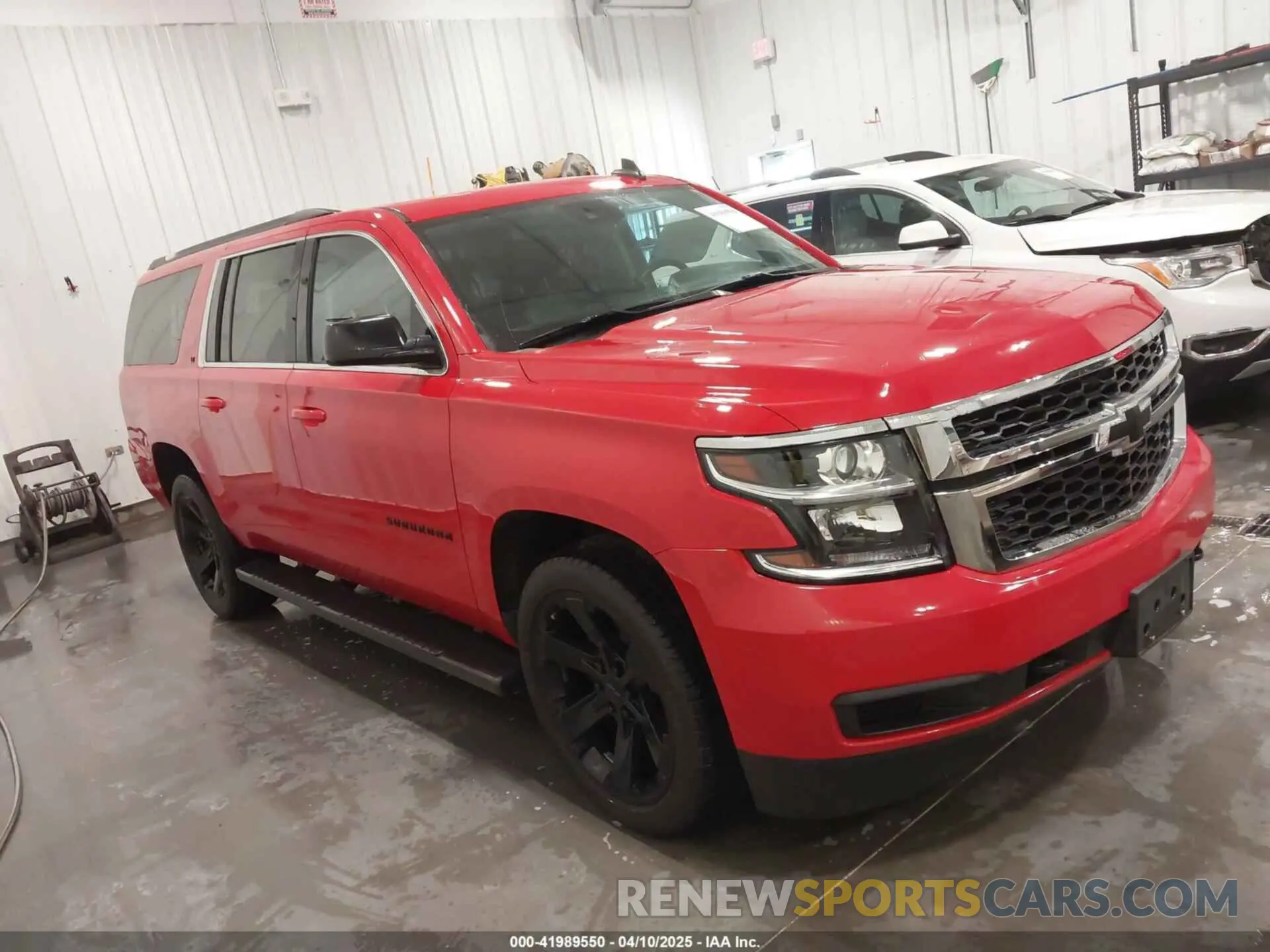 1 Photograph of a damaged car 1GNSKHKC5LR160729 CHEVROLET SUBURBAN 2020