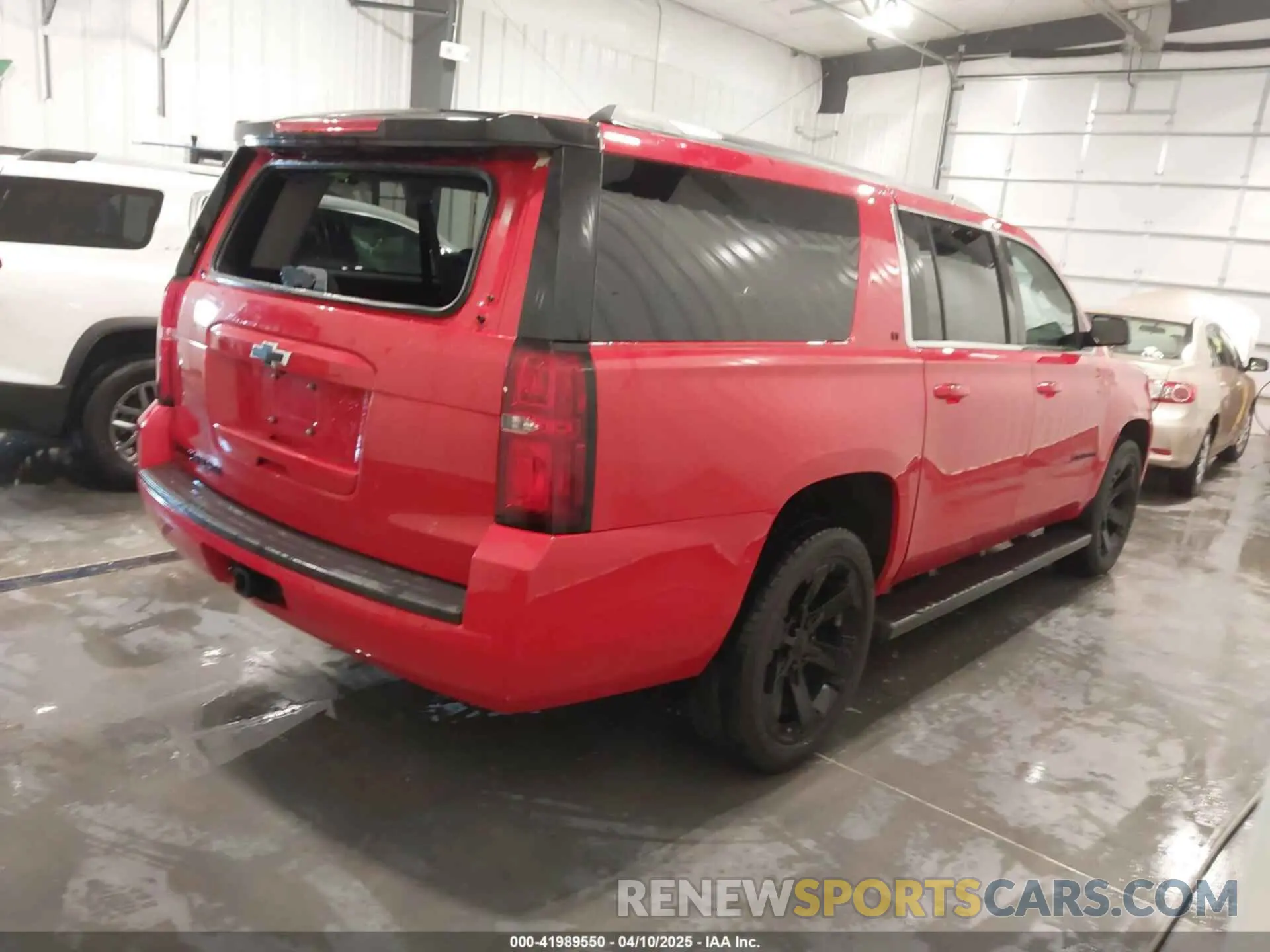 4 Photograph of a damaged car 1GNSKHKC5LR160729 CHEVROLET SUBURBAN 2020