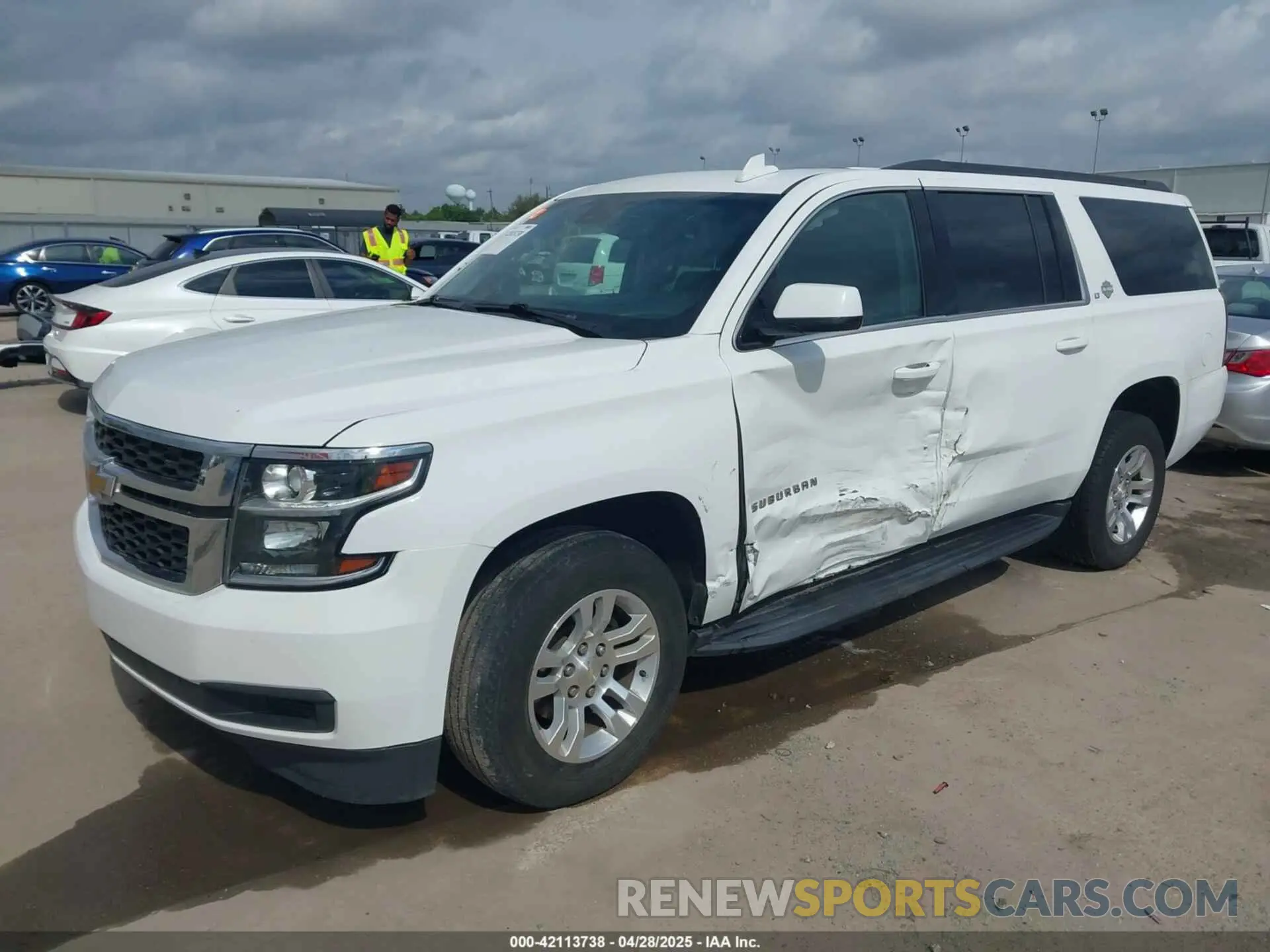2 Photograph of a damaged car 1GNSKHKC5LR273483 CHEVROLET SUBURBAN 2020