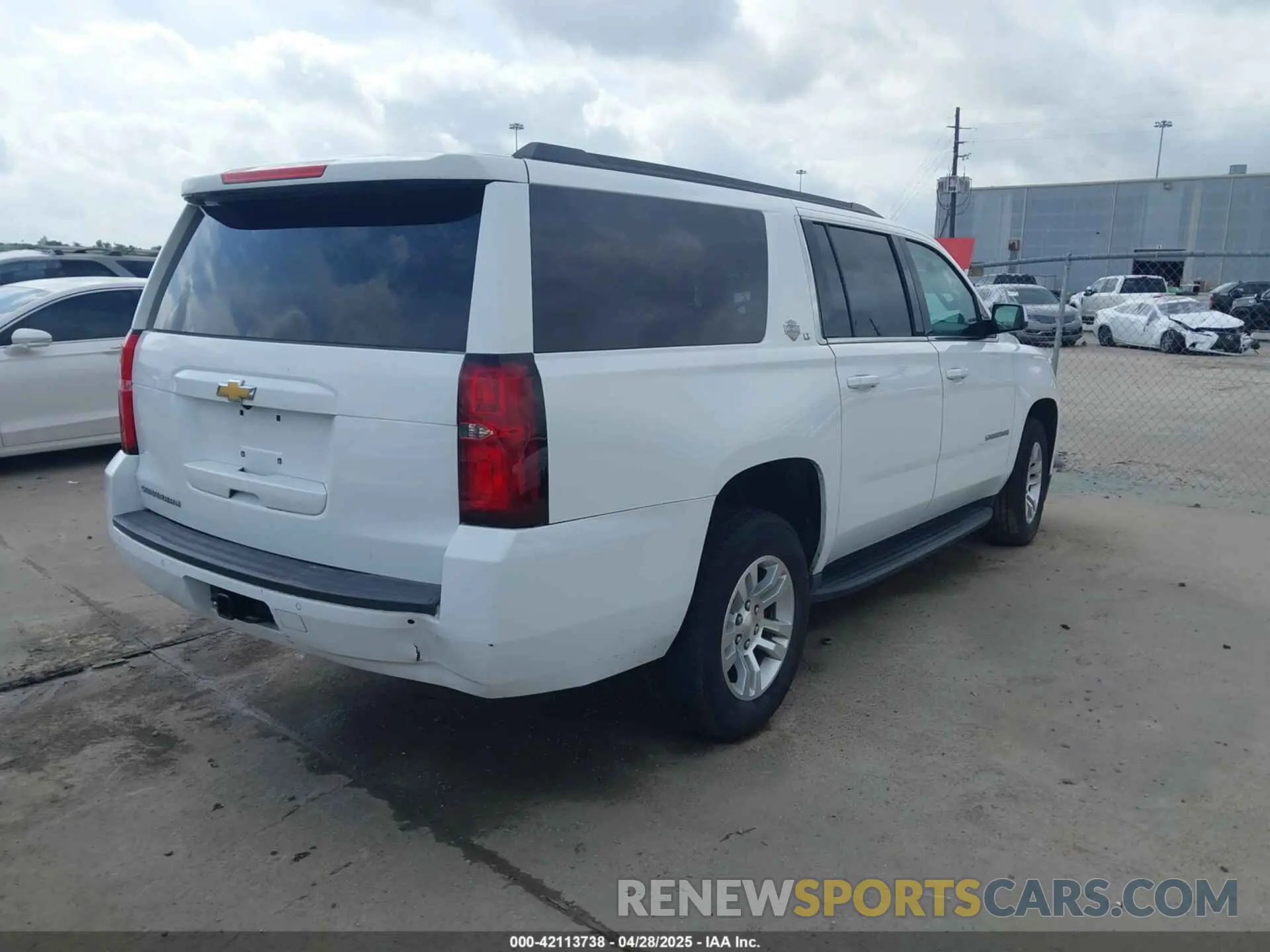 4 Photograph of a damaged car 1GNSKHKC5LR273483 CHEVROLET SUBURBAN 2020