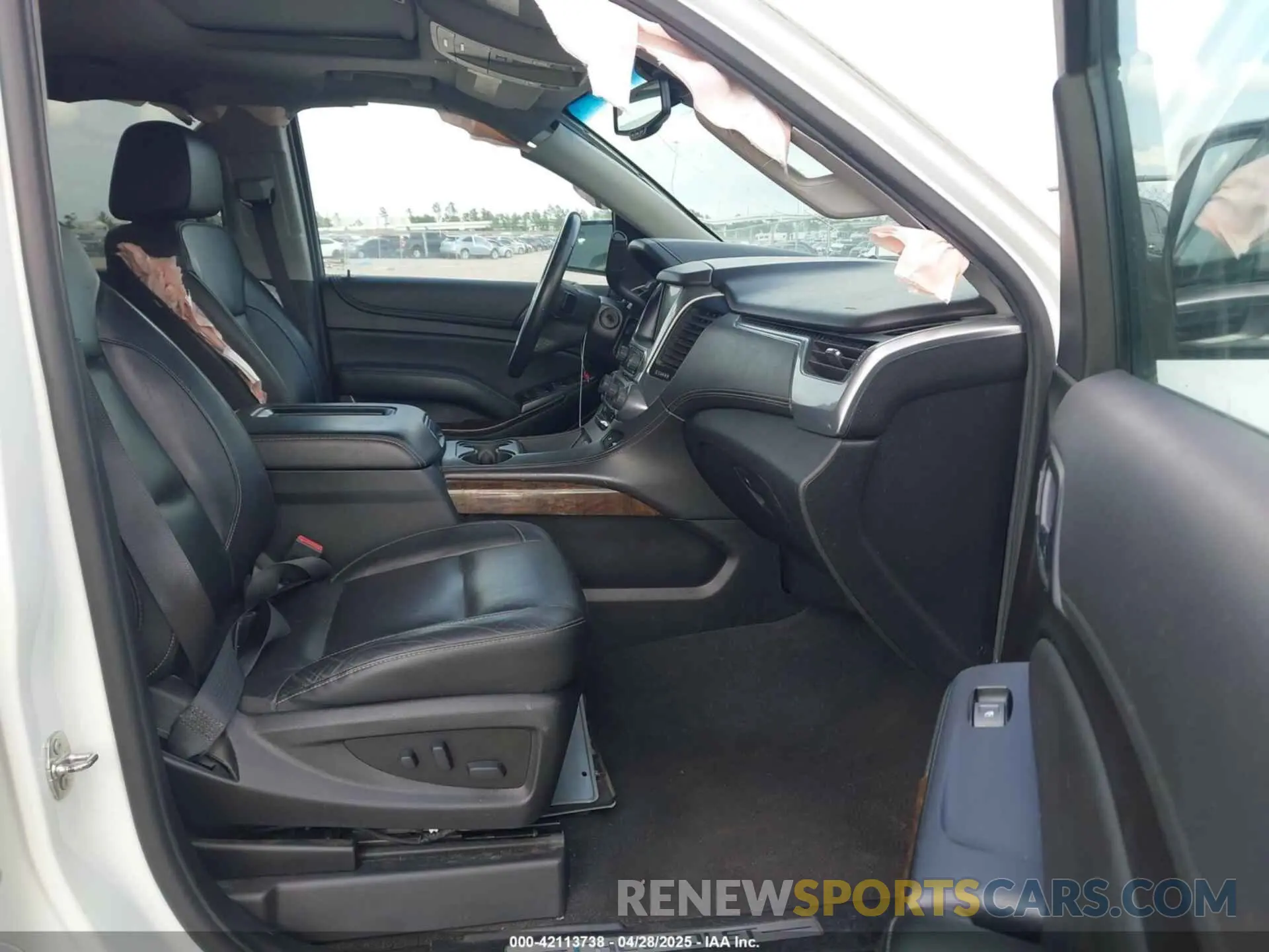 5 Photograph of a damaged car 1GNSKHKC5LR273483 CHEVROLET SUBURBAN 2020