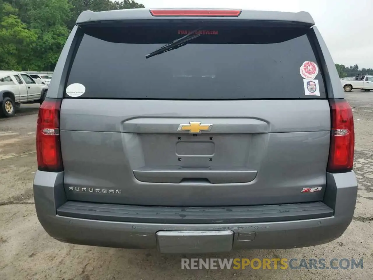 6 Photograph of a damaged car 1GNSKHKC6LR154230 CHEVROLET SUBURBAN 2020
